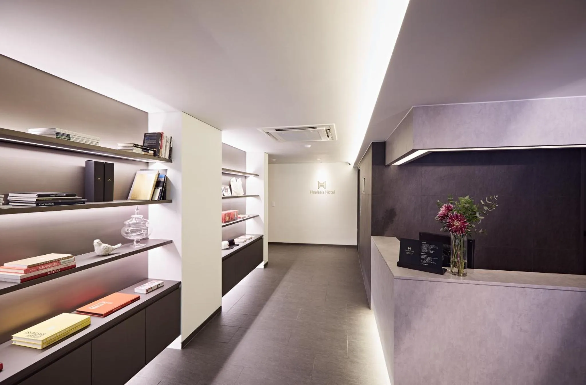 Lobby or reception, Bed in Healasis