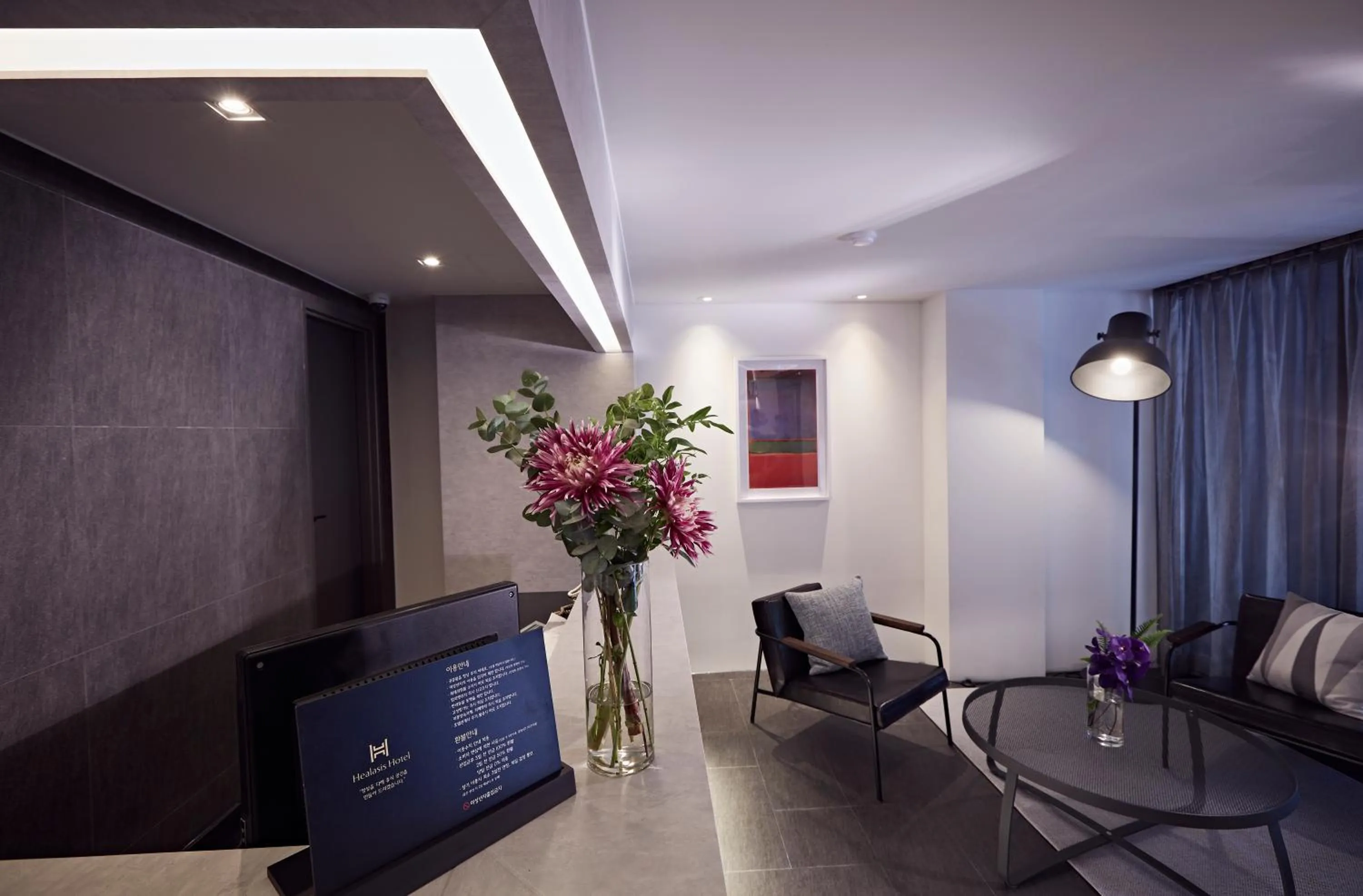 Lobby or reception in Healasis