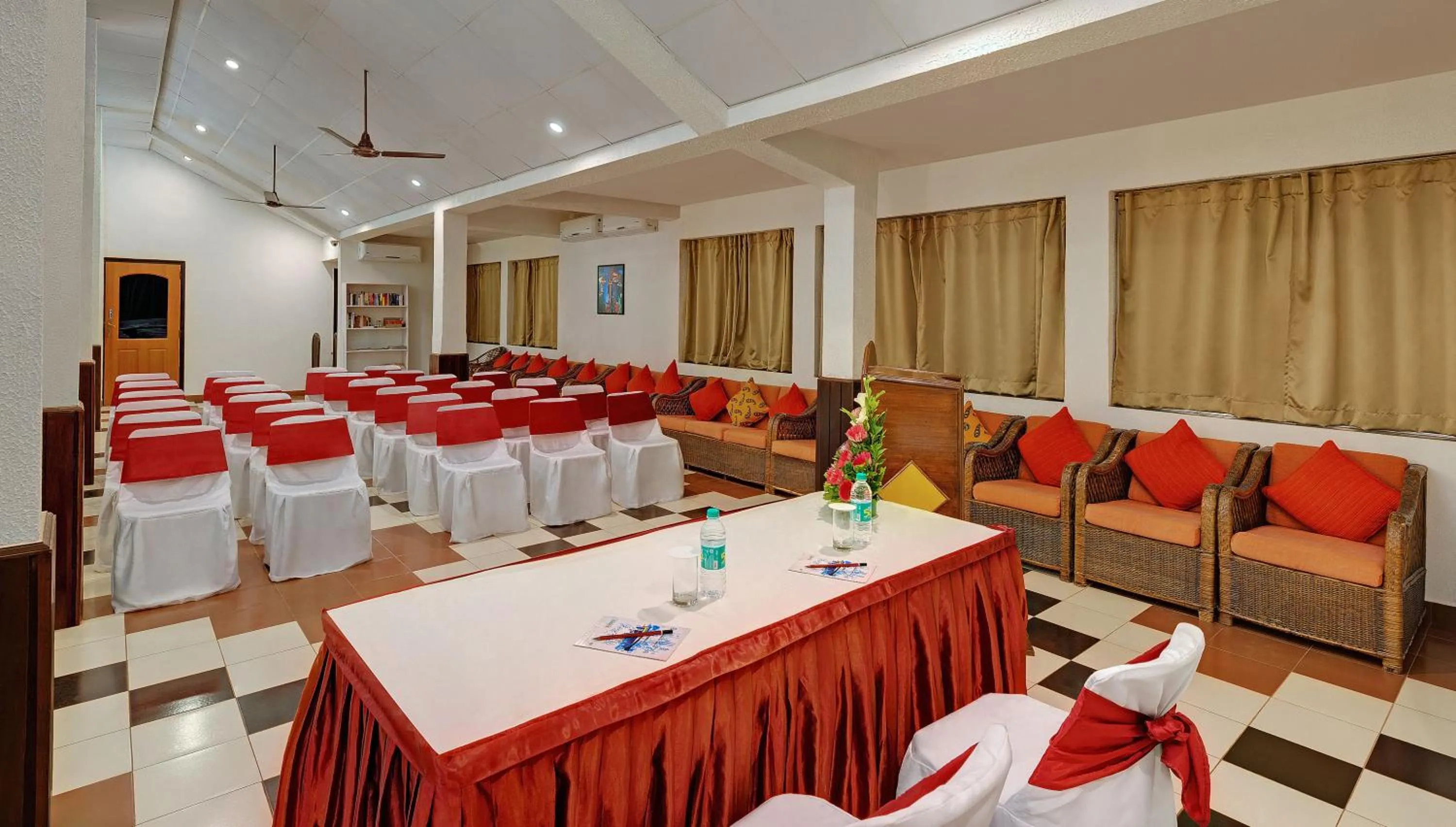 Restaurant/places to eat in Santiago Beach Resort