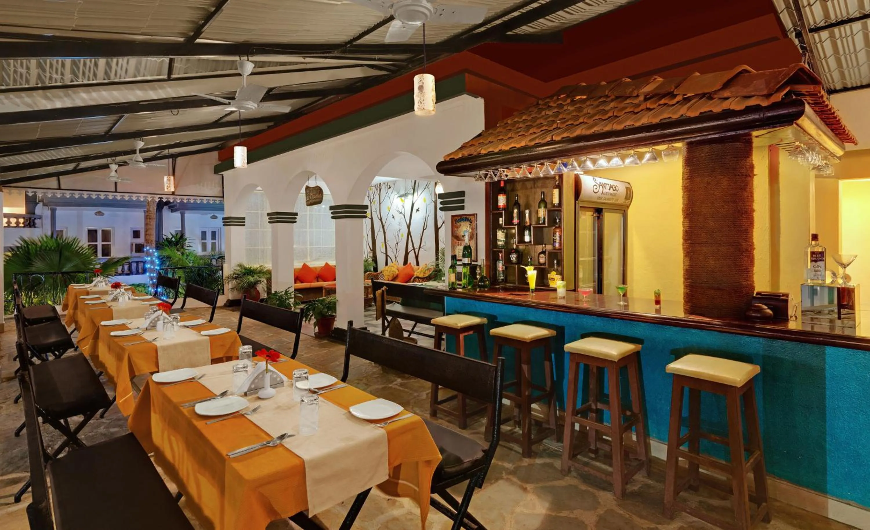 Restaurant/places to eat in Santiago Beach Resort