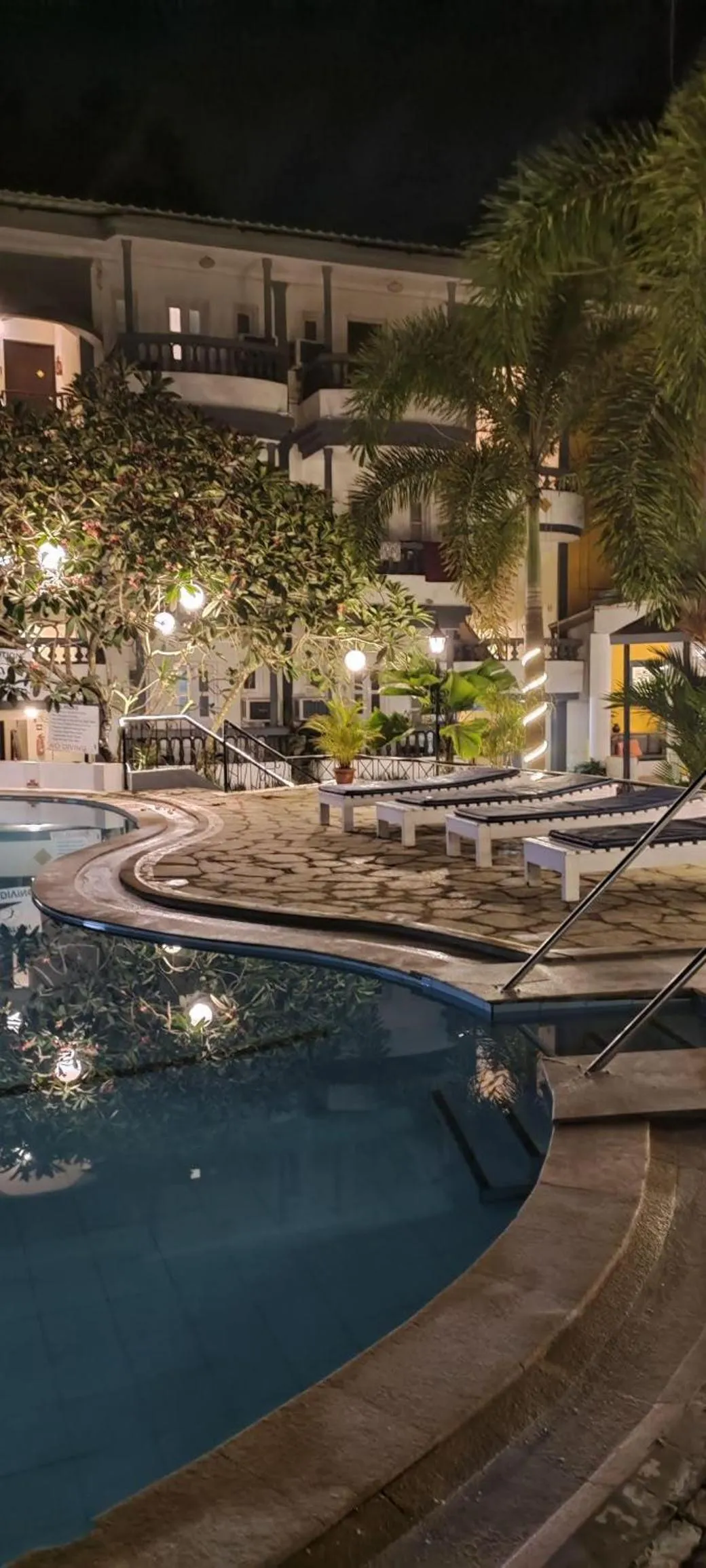 Swimming pool in Santiago Beach Resort