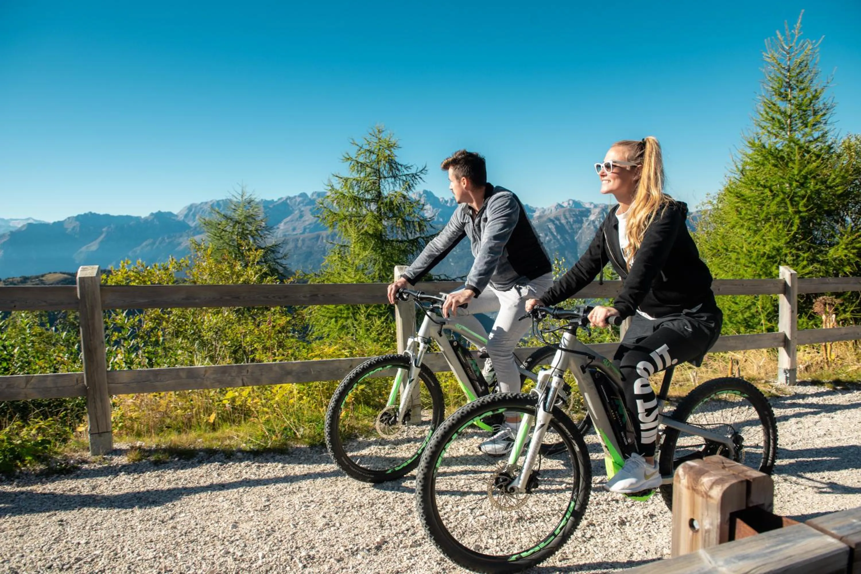 Hiking in Chalet Caminetto