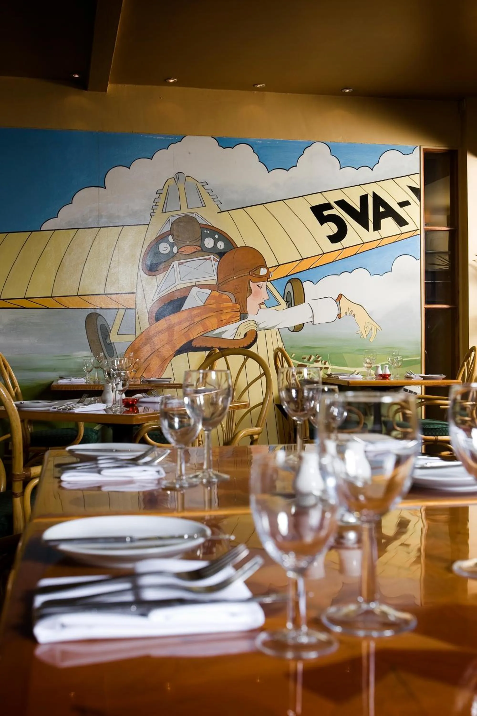 Restaurant/places to eat in The Aviator Hotel