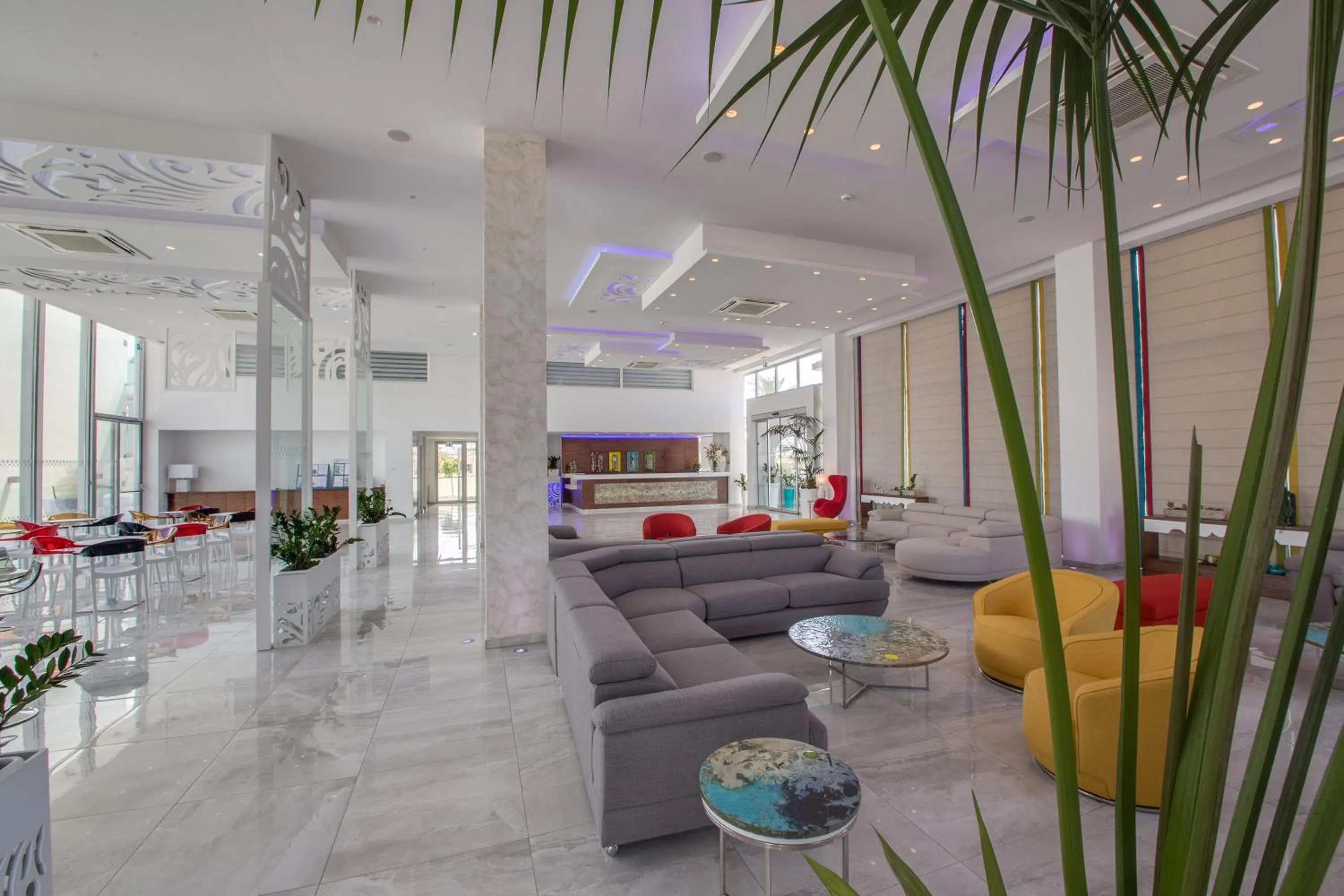 Lobby or reception in Nicholas Color Hotel