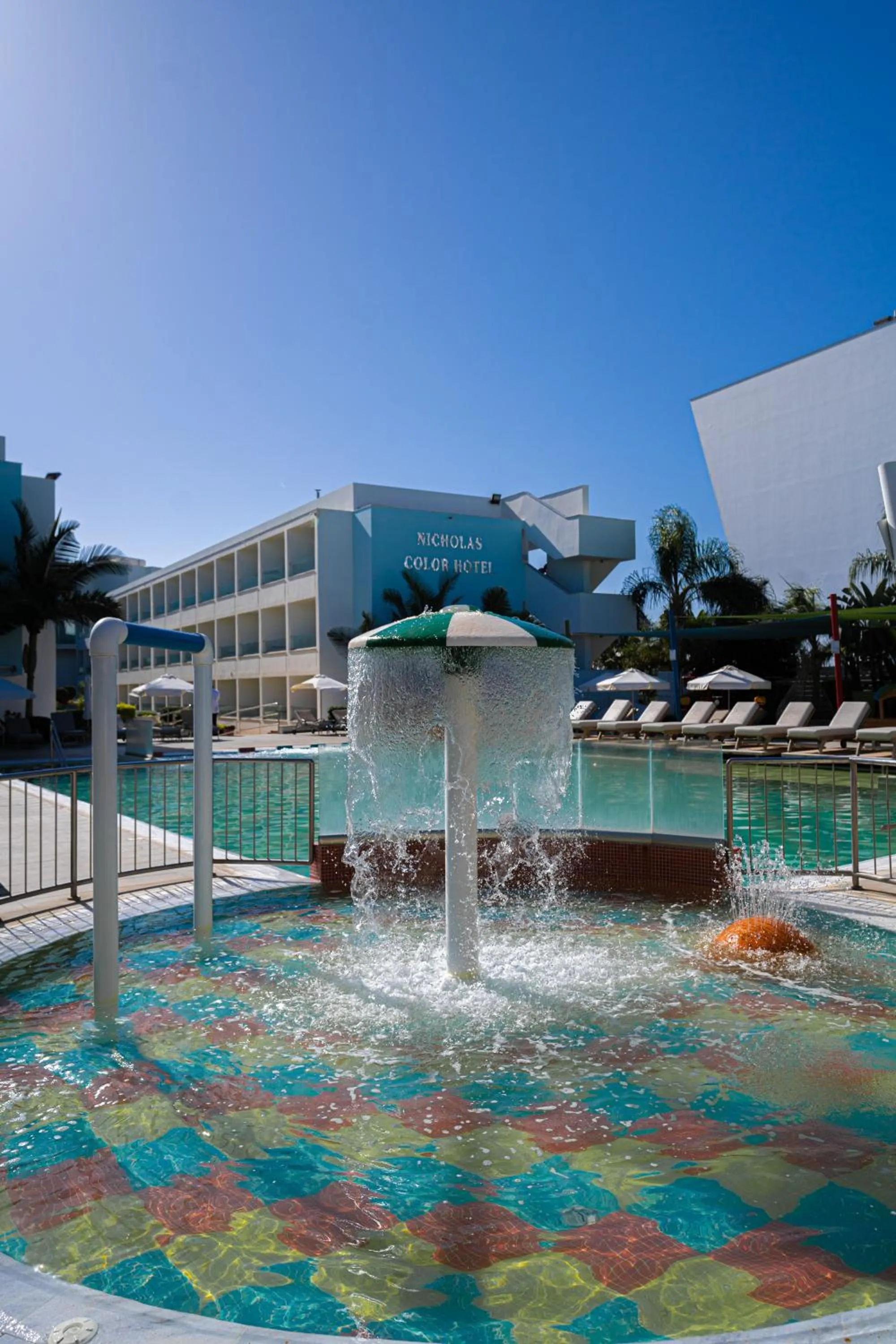 Nicholas Color Hotel