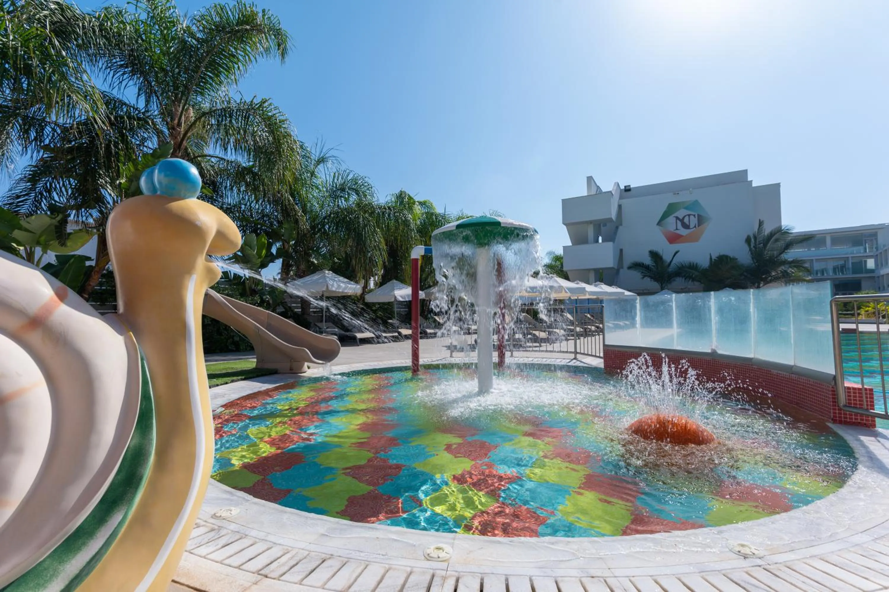 Nicholas Color Hotel