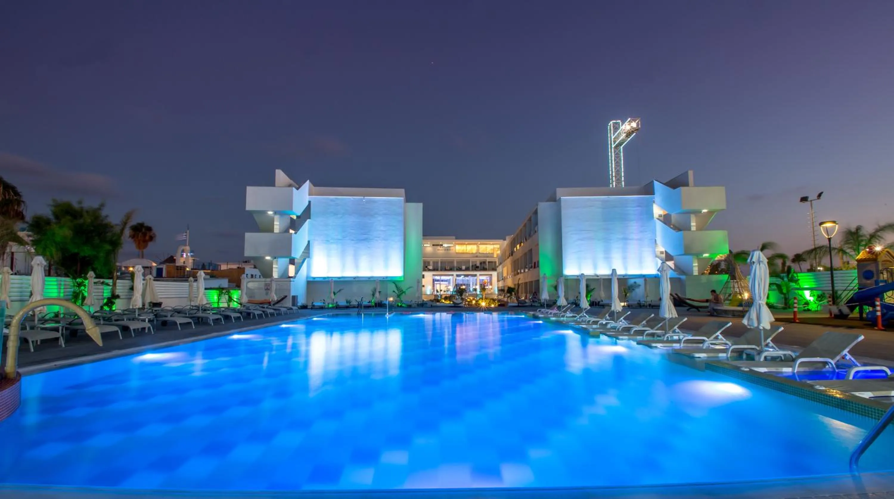 Swimming pool in Nicholas Color Hotel