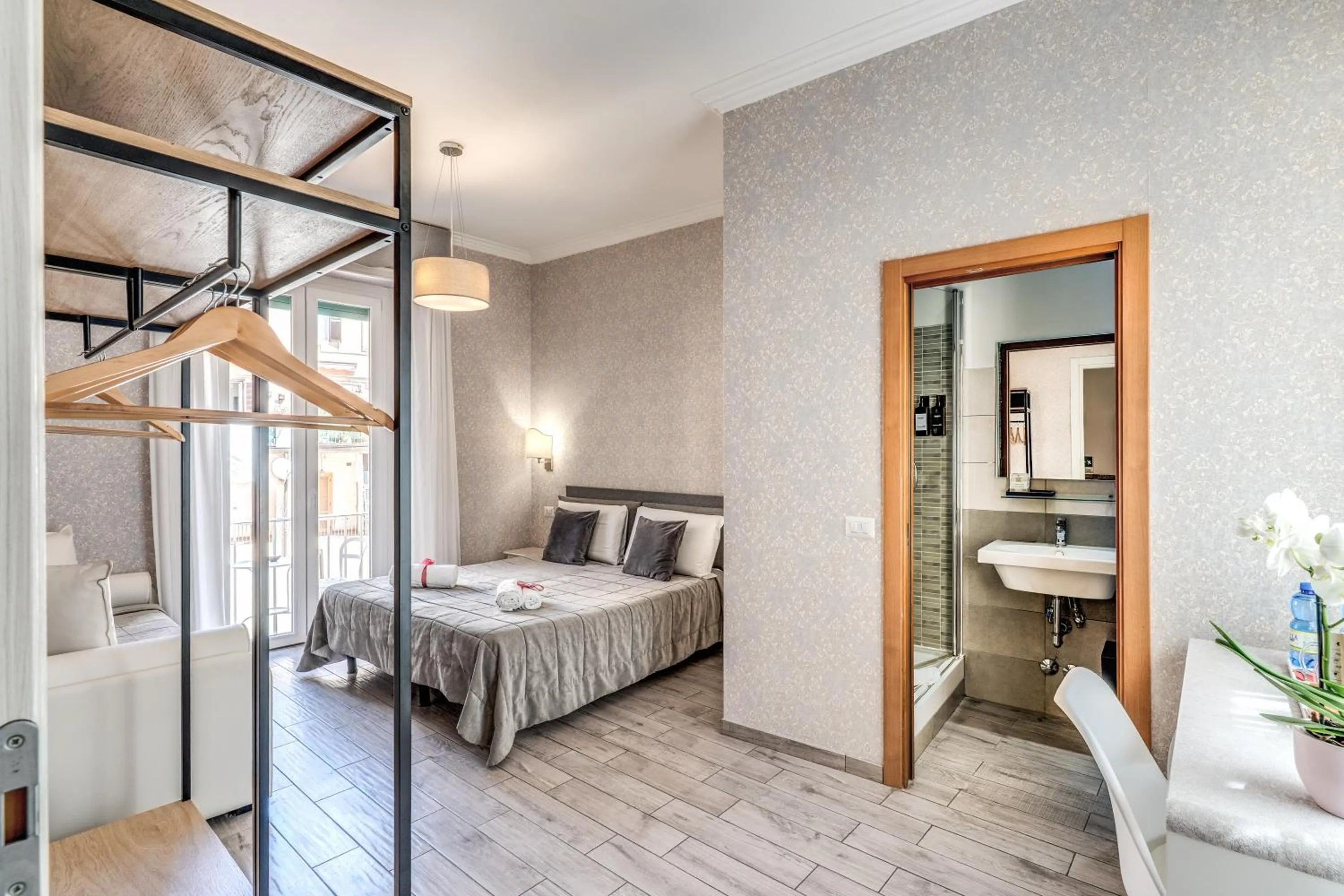 Bathroom, Bed in Marta Inn