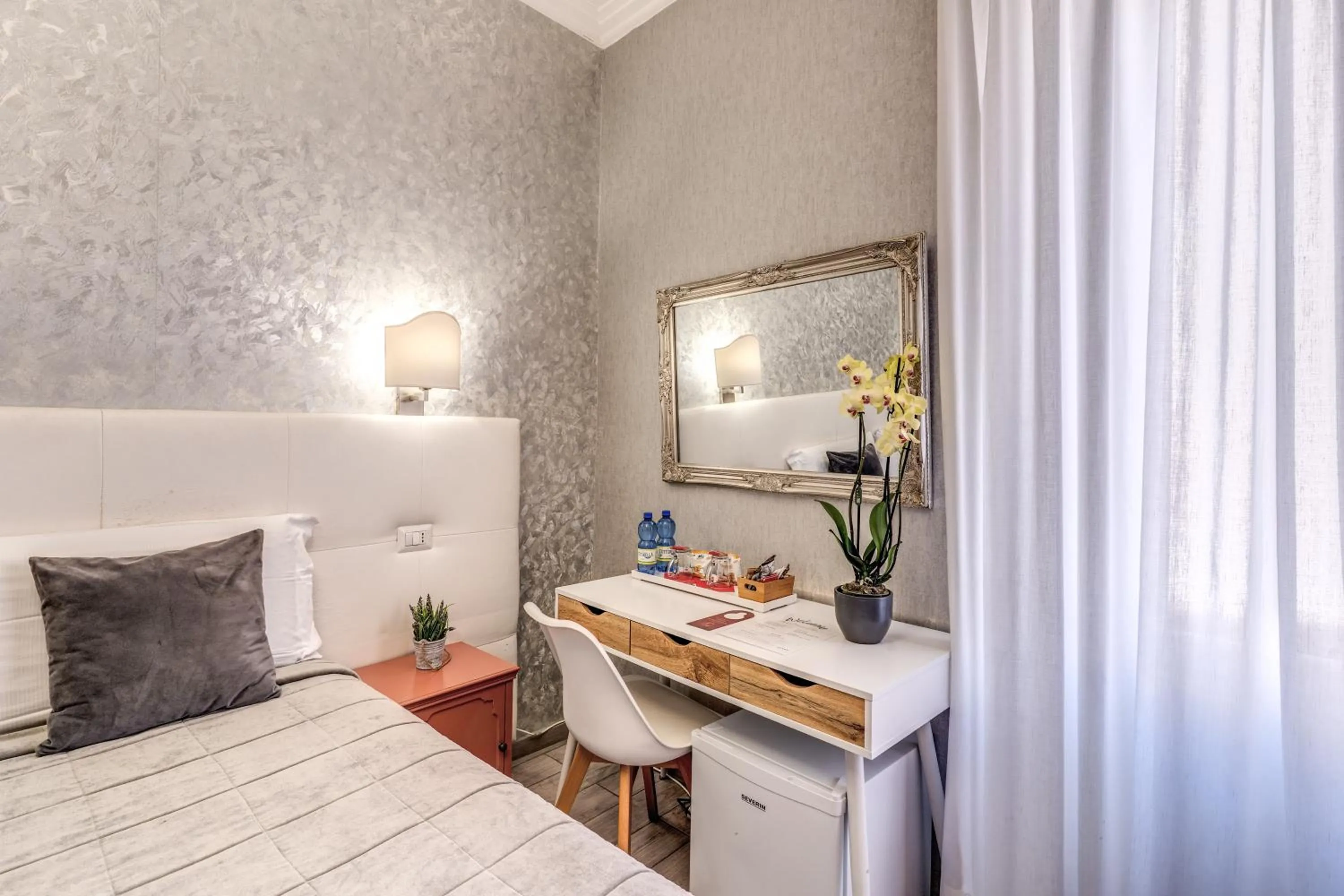 Bedroom, Bed in Marta Inn