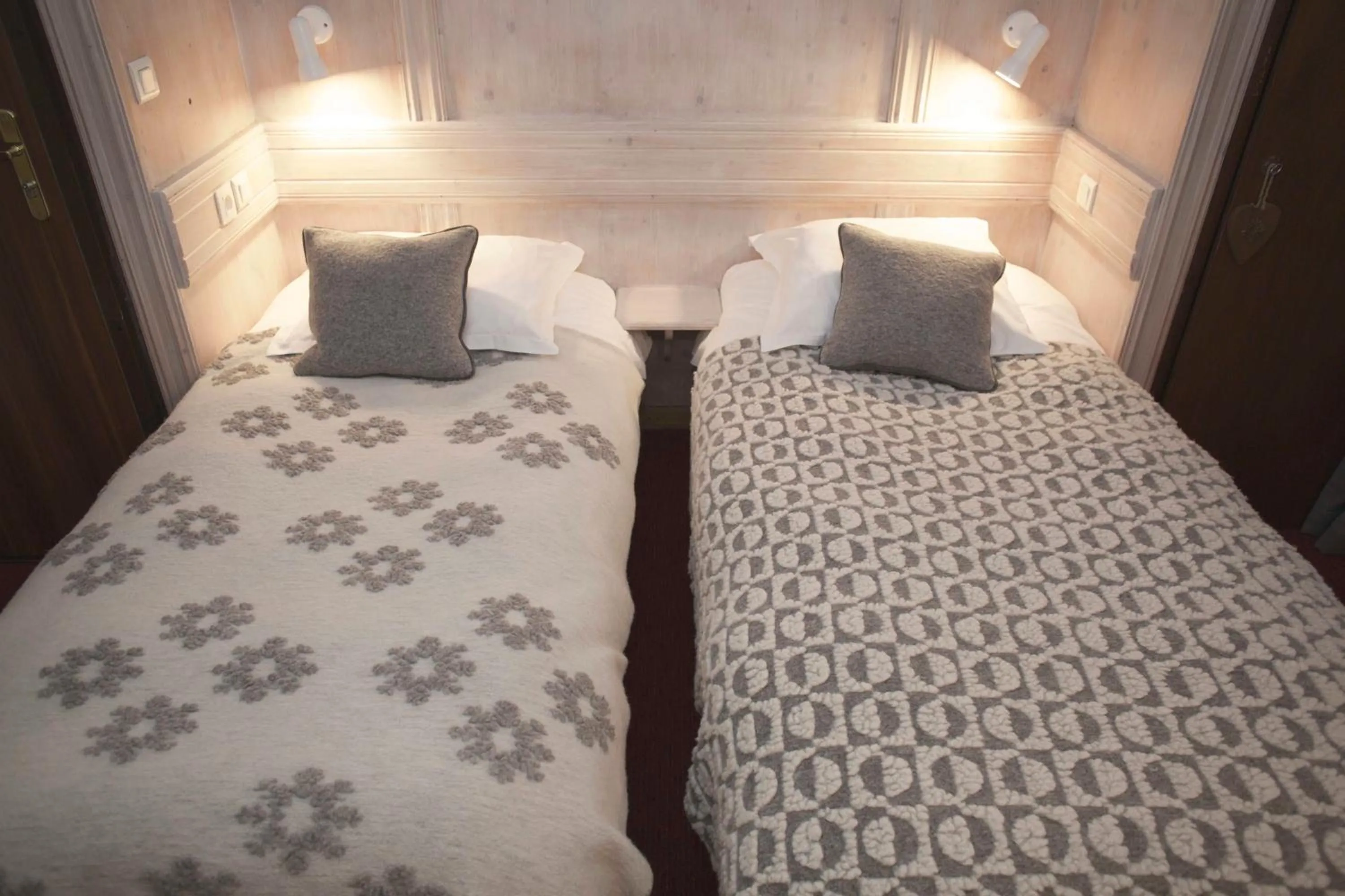 Photo of the whole room, Bed in Hôtel Val d'Este