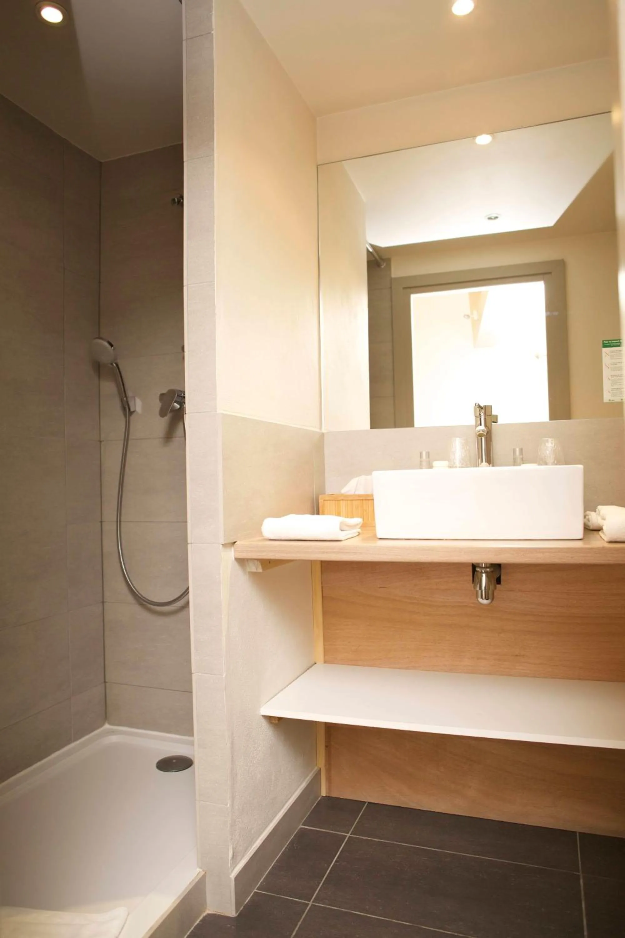 Bathroom in Hôtel Val d'Este