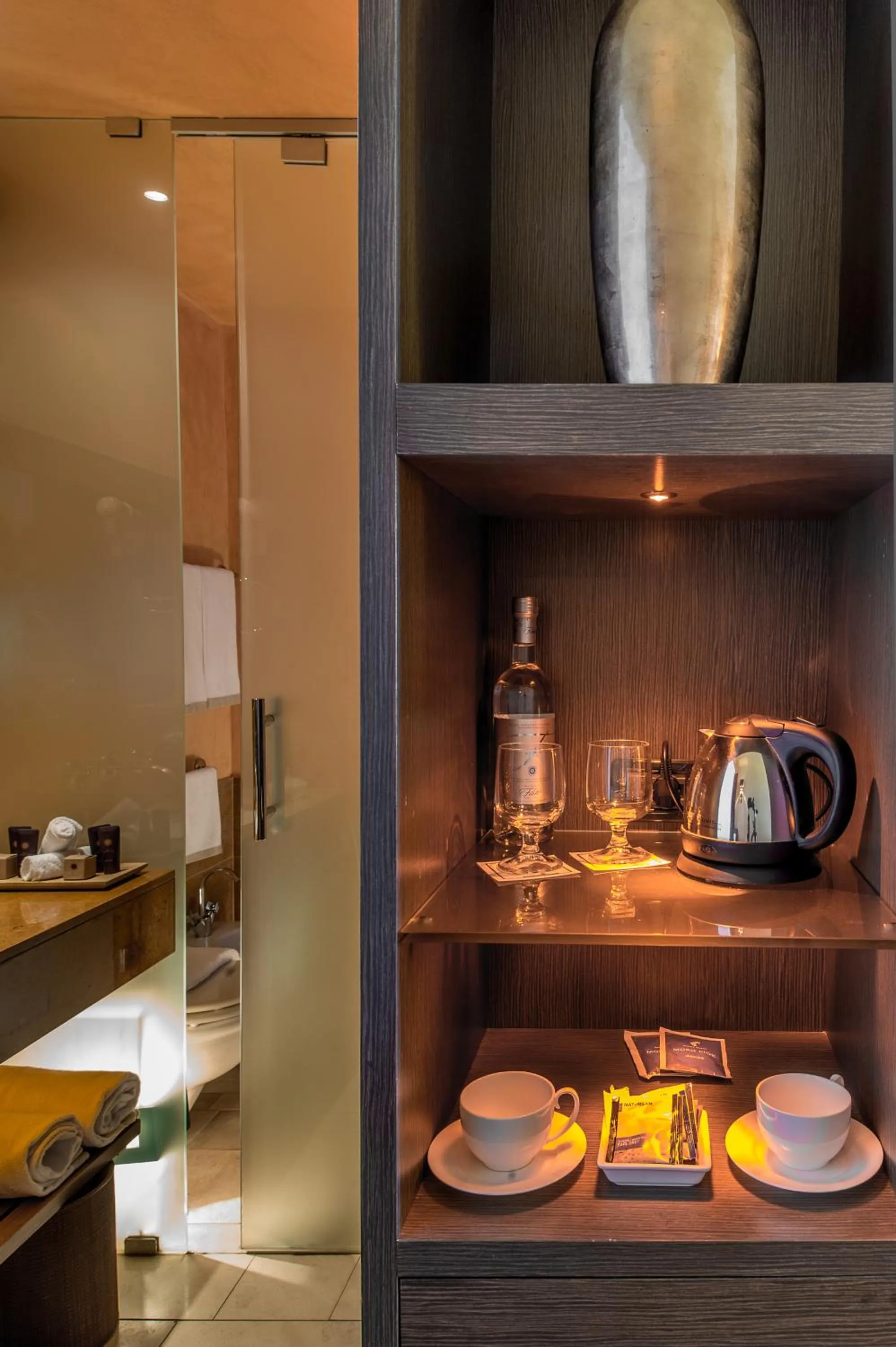 Coffee/tea facilities in Hotel Capo San Vito by Geocharme