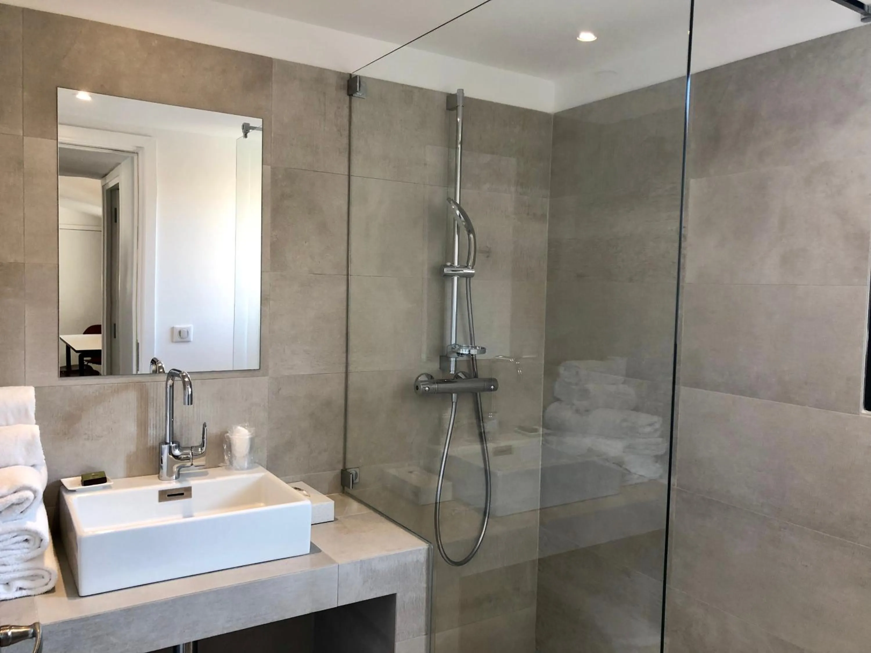 Bathroom in Les Appartements du Port