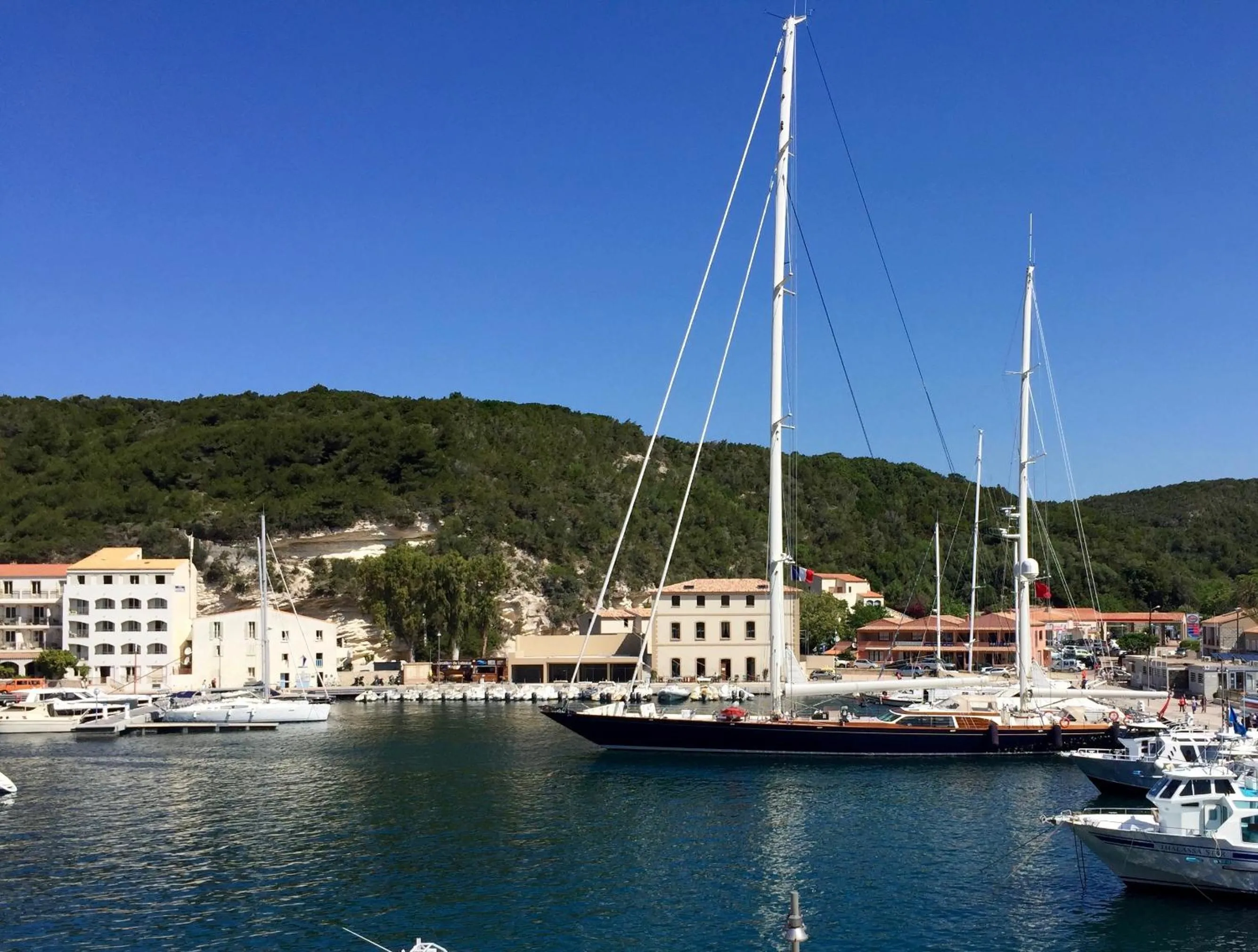 Day in Les Appartements du Port