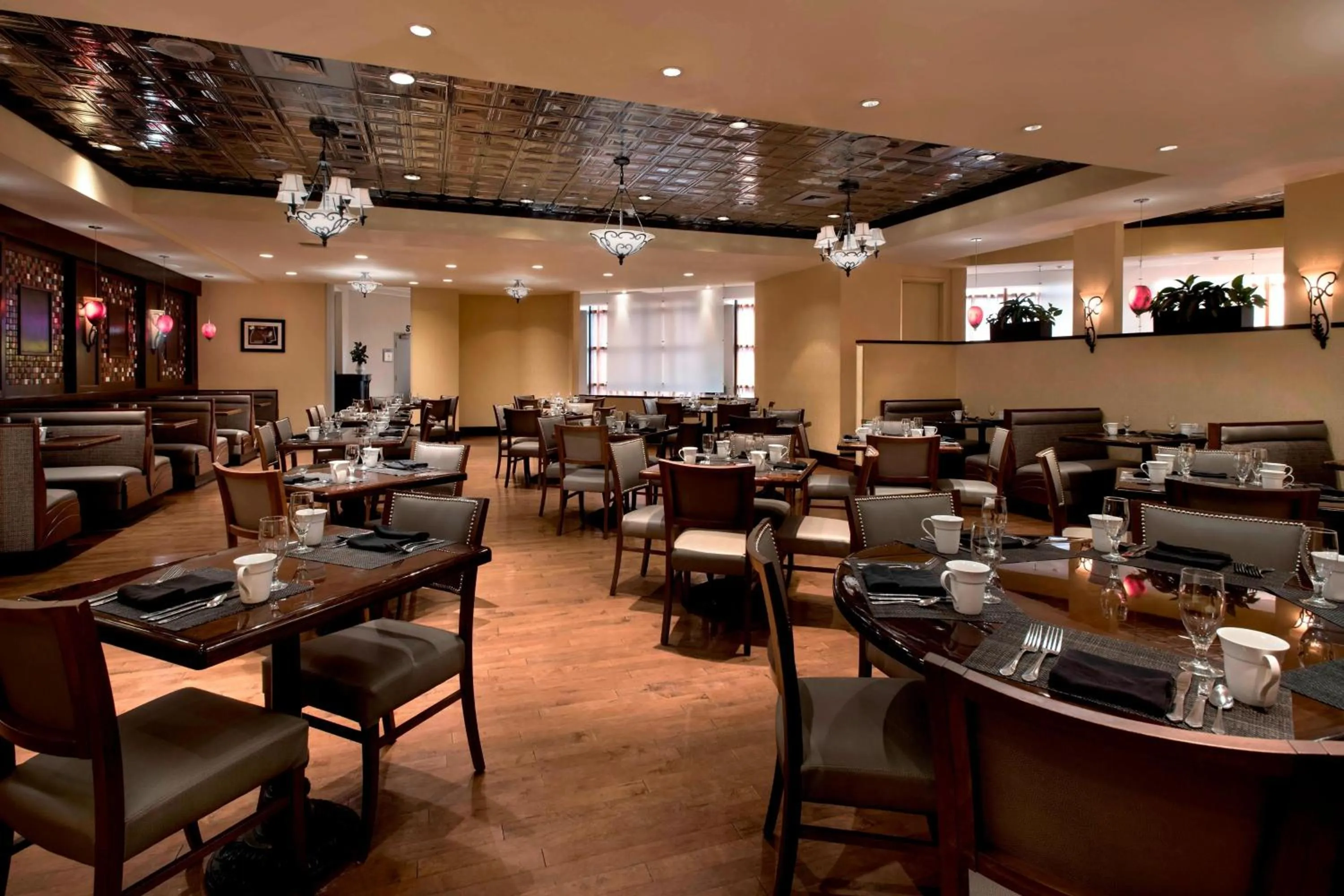 Restaurant/places to eat in Marriott Albany