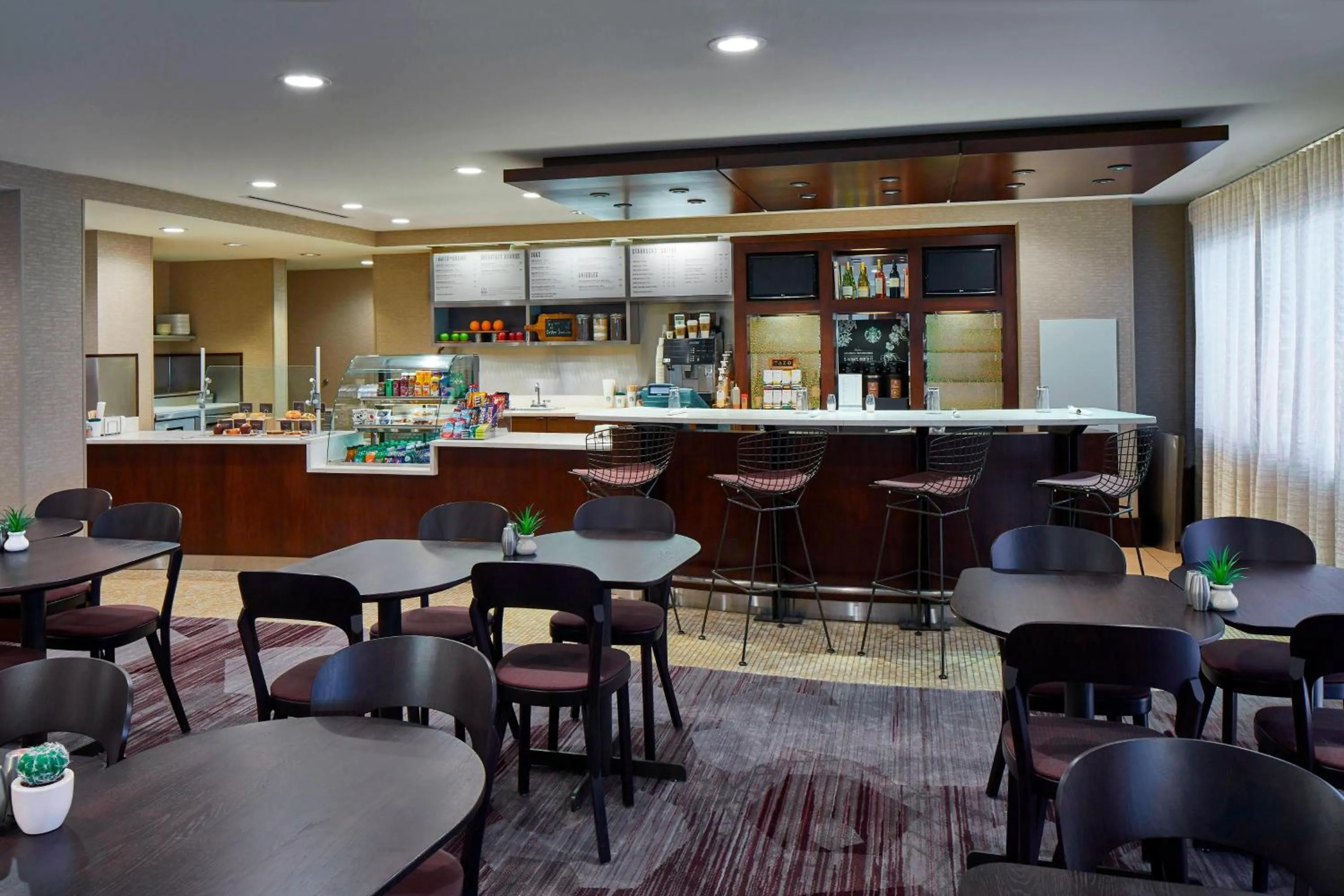 Restaurant/places to eat in Courtyard by Marriott Albany Thruway