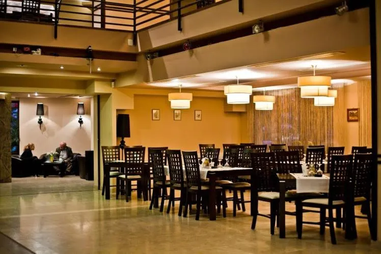 Restaurant/places to eat in Hotel Yesterday