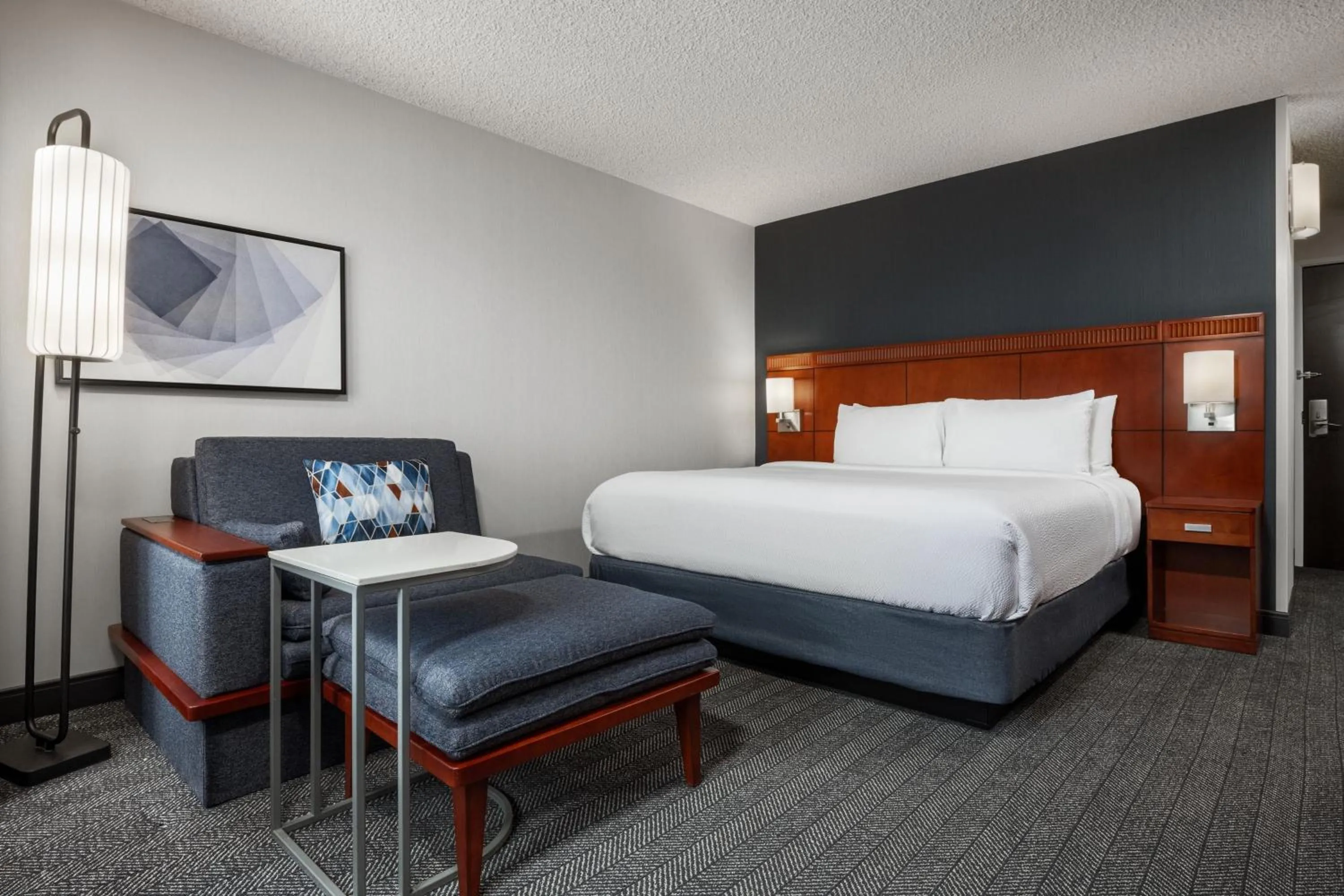 Photo of the whole room, Bed in Courtyard by Marriott Anchorage Airport
