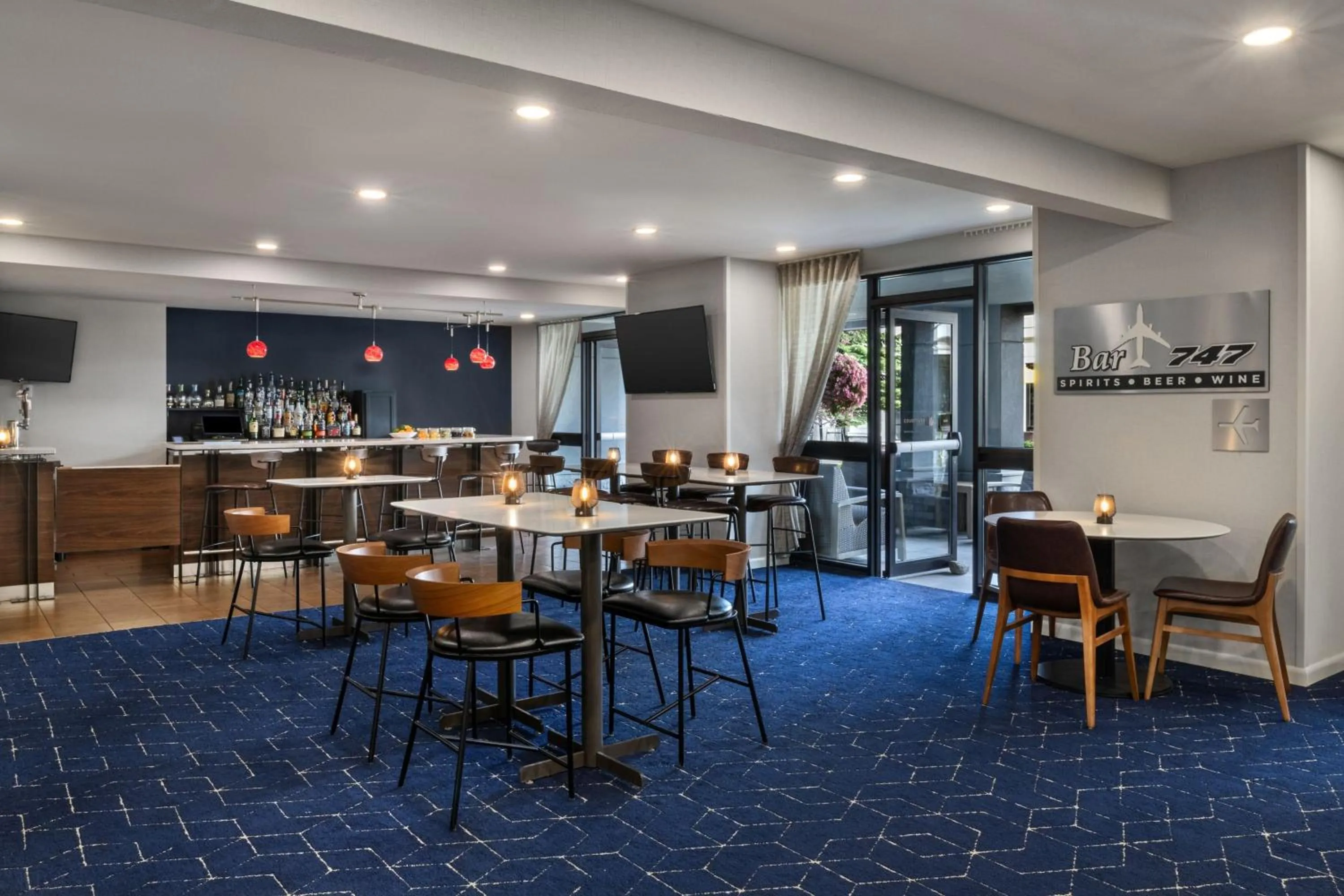Lounge or bar in Courtyard by Marriott Anchorage Airport