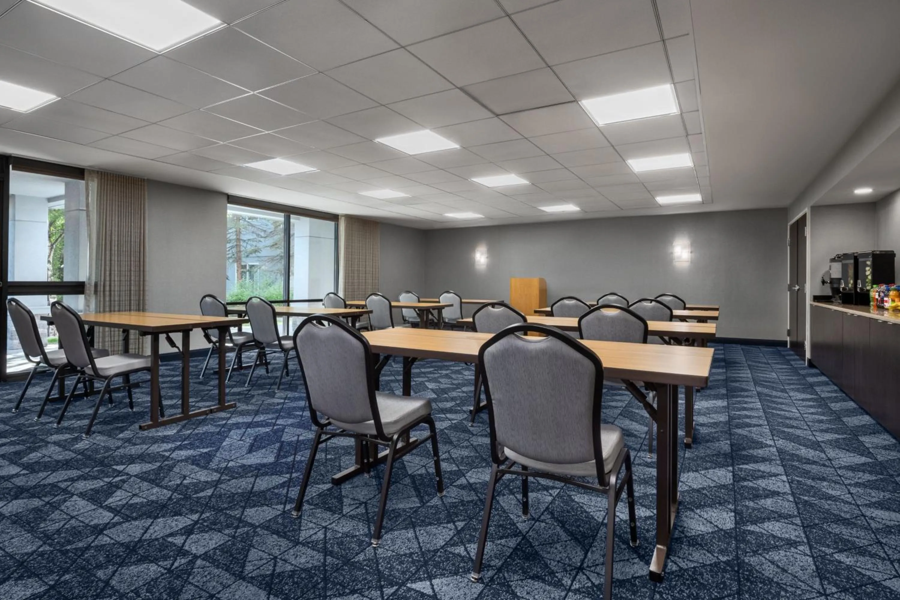 Meeting/conference room in Courtyard by Marriott Anchorage Airport