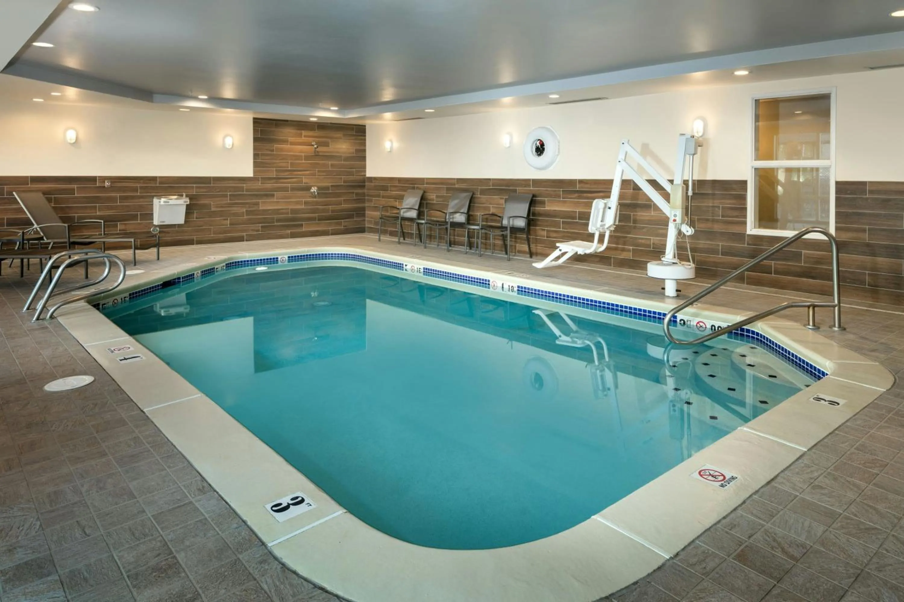 Swimming pool in Fairfield Inn & Suites by Marriott Anchorage Midtown