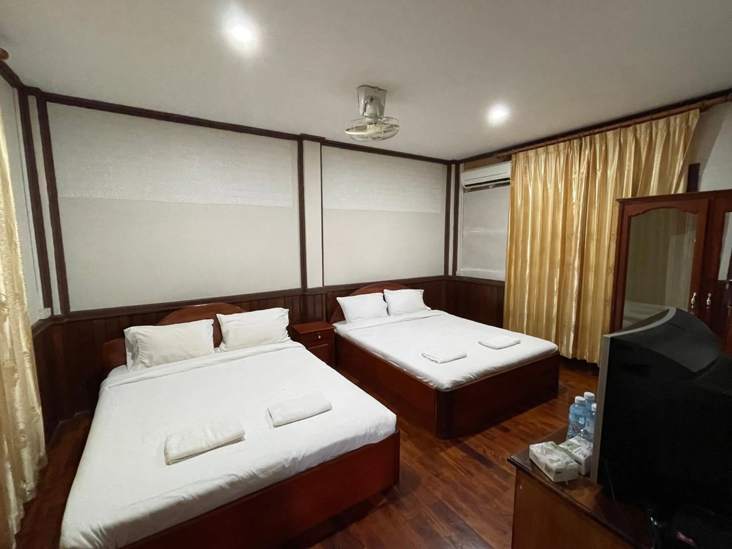 Photo of the whole room, Bed in Nakai Resort