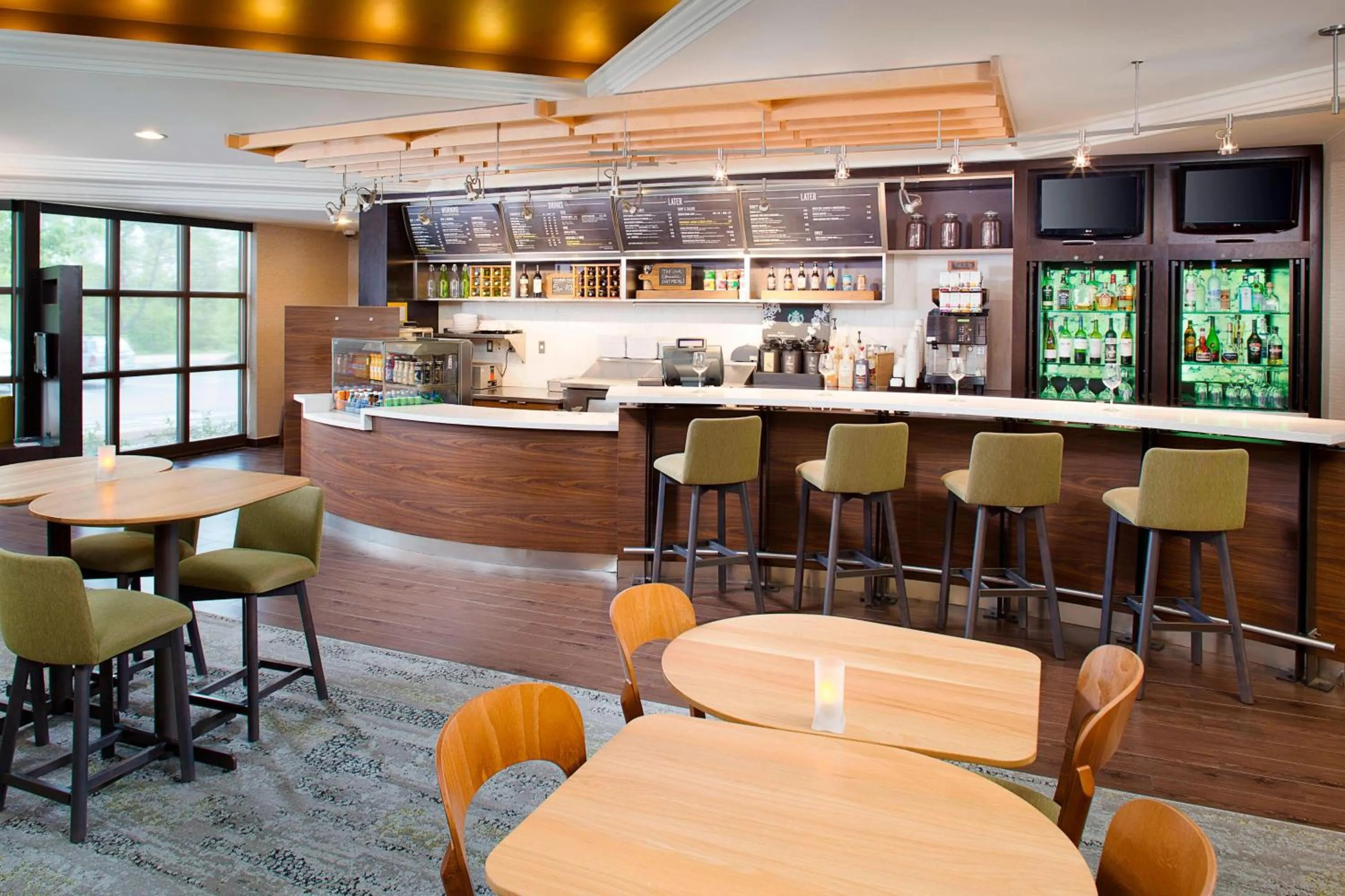 Restaurant/places to eat in Courtyard by Marriott Ann Arbor