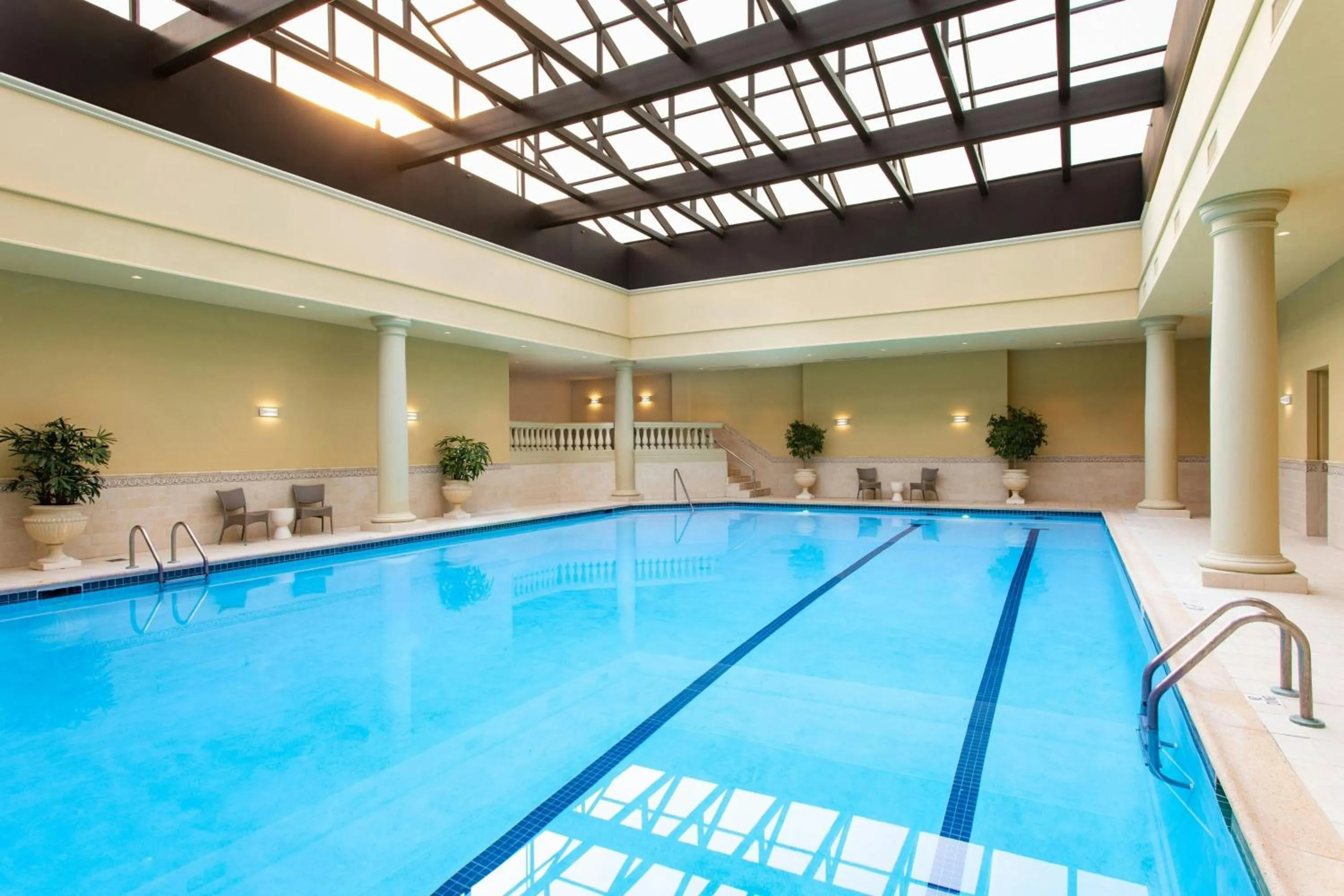 Swimming pool in JW Marriott Atlanta Buckhead