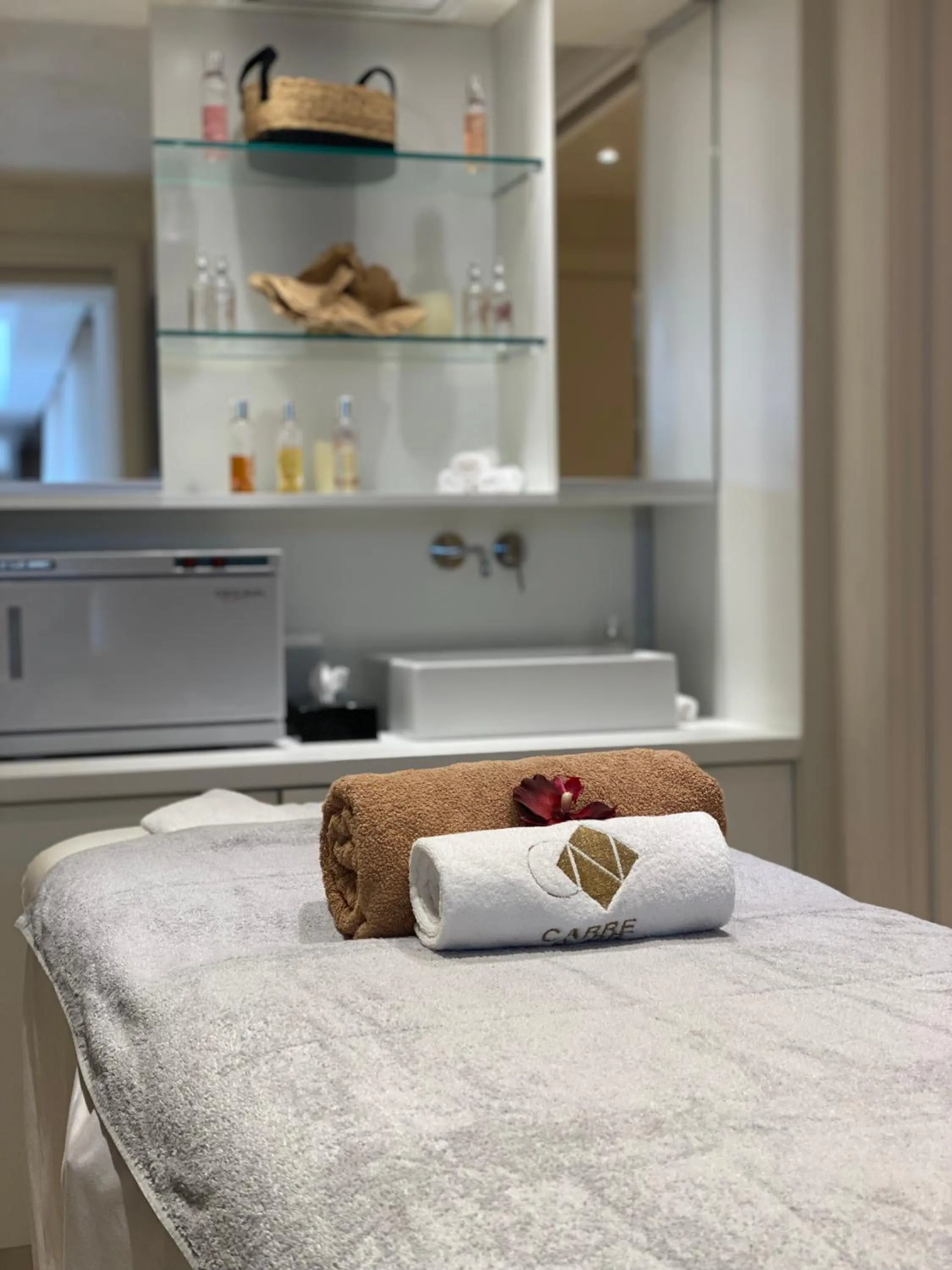 Massage, Bed in Hotel Spa Genovese