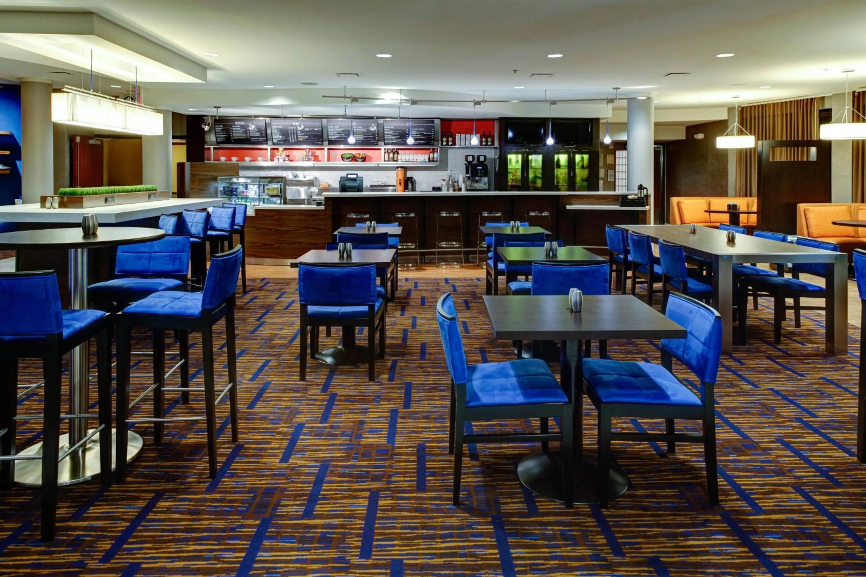 Restaurant/places to eat in Courtyard Atlanta Airport West