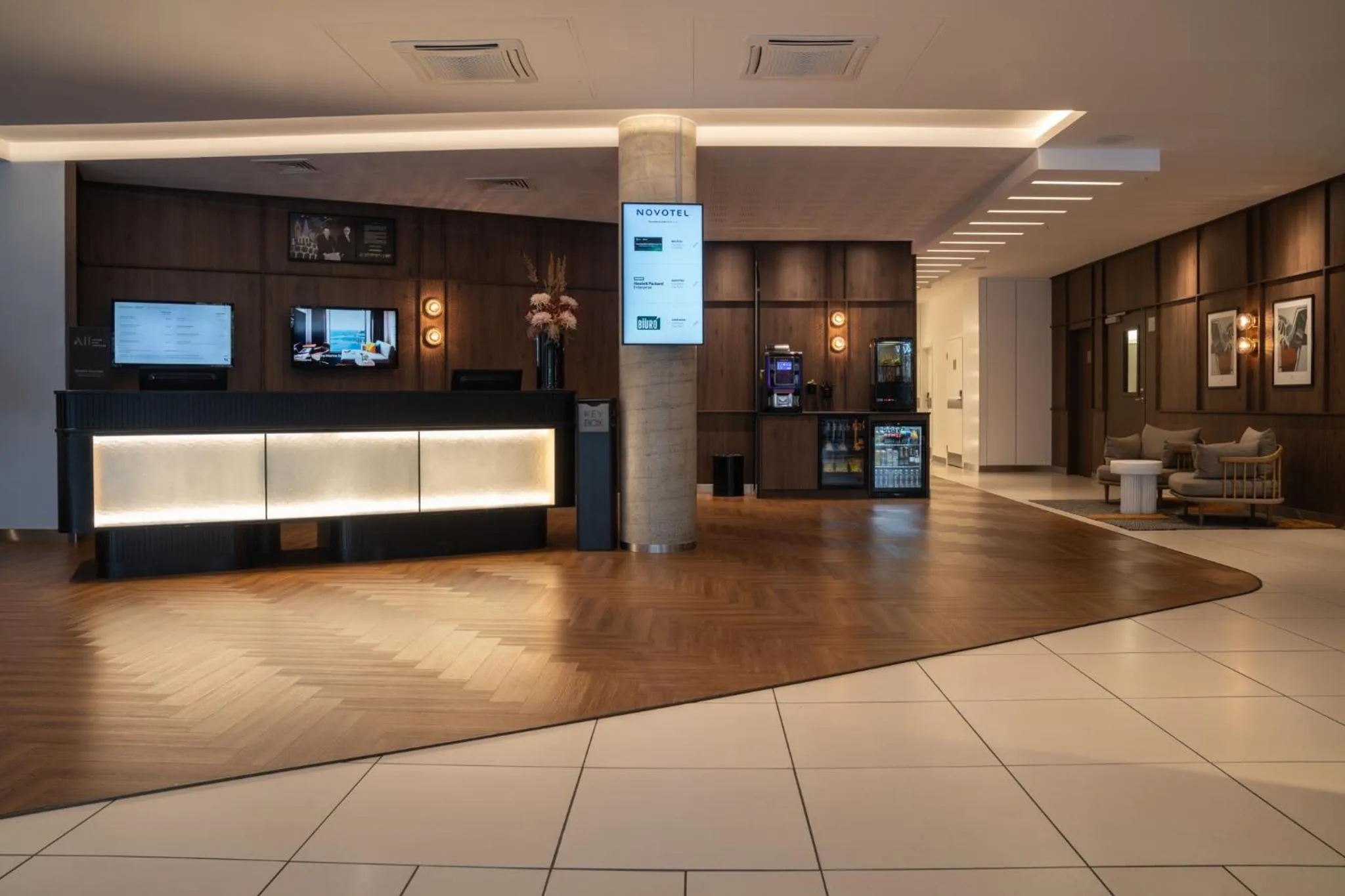 Lobby or reception in Novotel Vilnius Centre