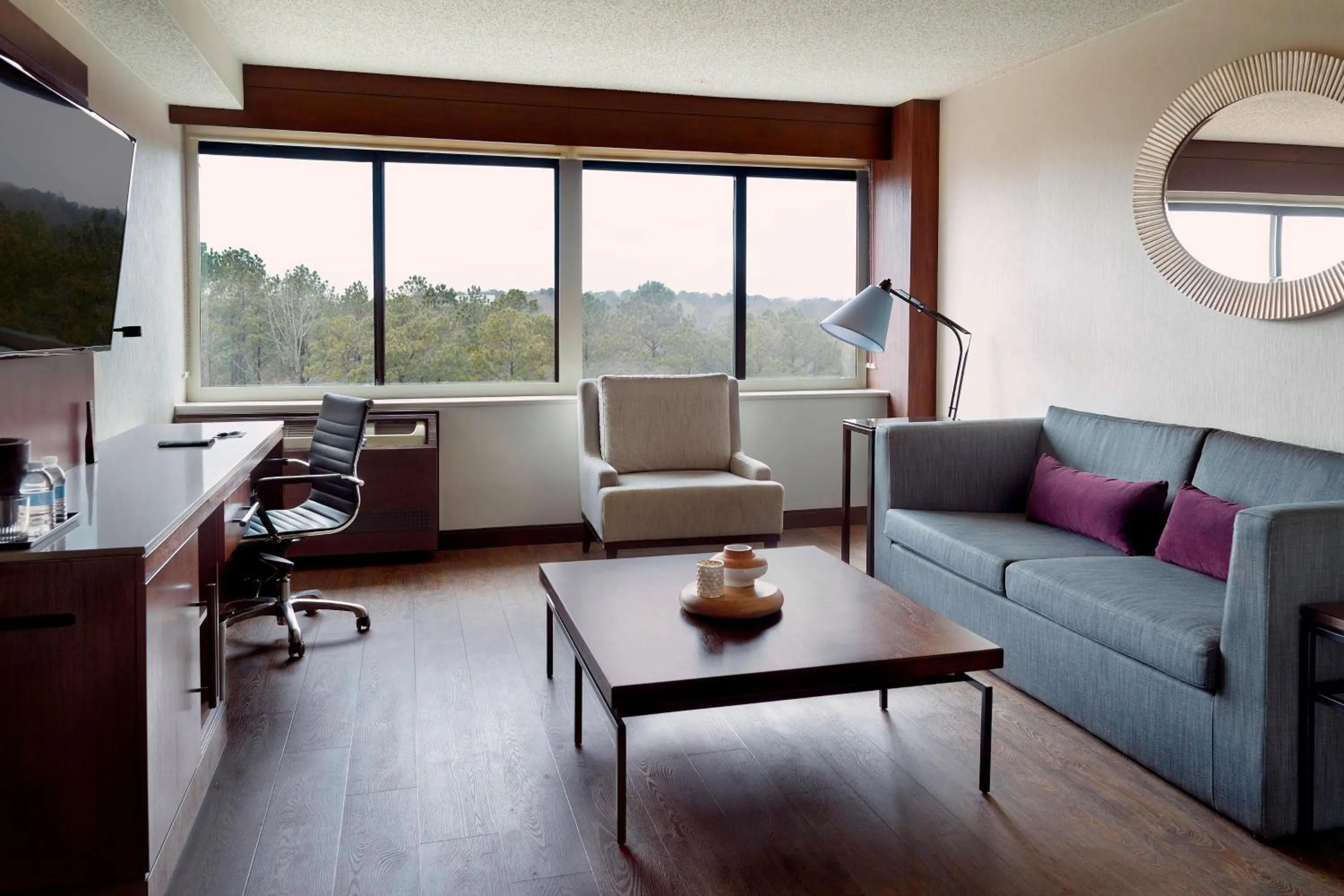 Photo of the whole room in Atlanta Marriott Peachtree Corners