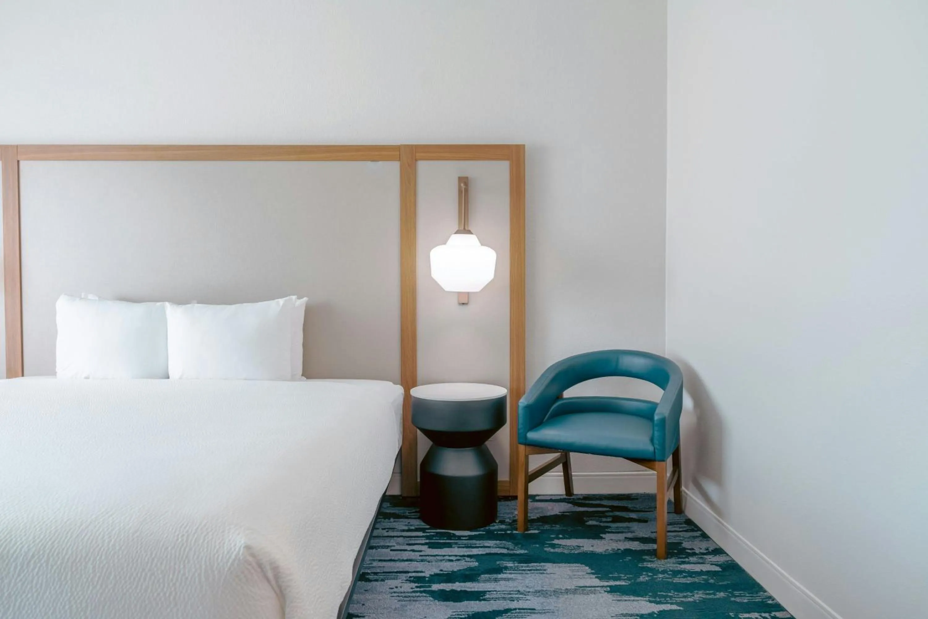 Photo of the whole room, Bed in Fairfield Inn & Suites by Marriott Atlanta Kennesaw