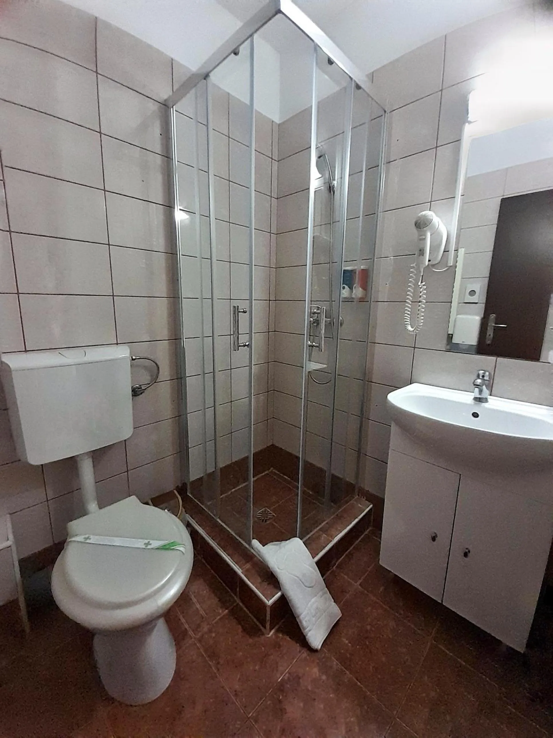 Shower in Hotel Alexis