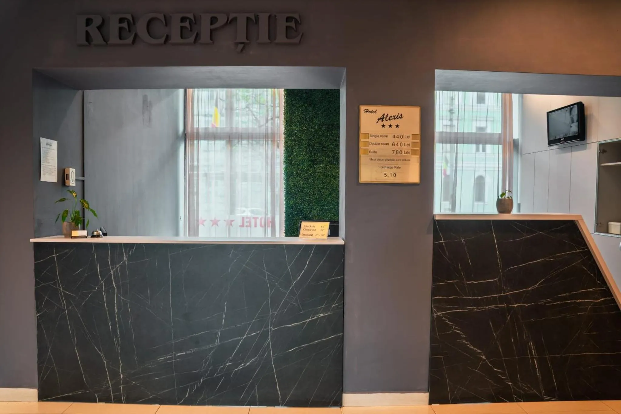 Lobby or reception in Hotel Alexis