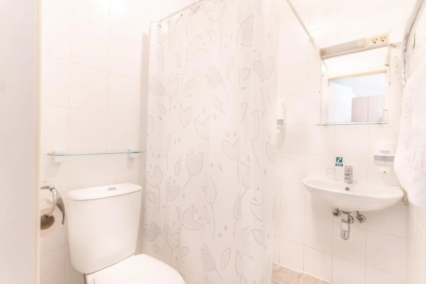 Toilet in ARIBĖ Hotel Klaipėda, Free parking