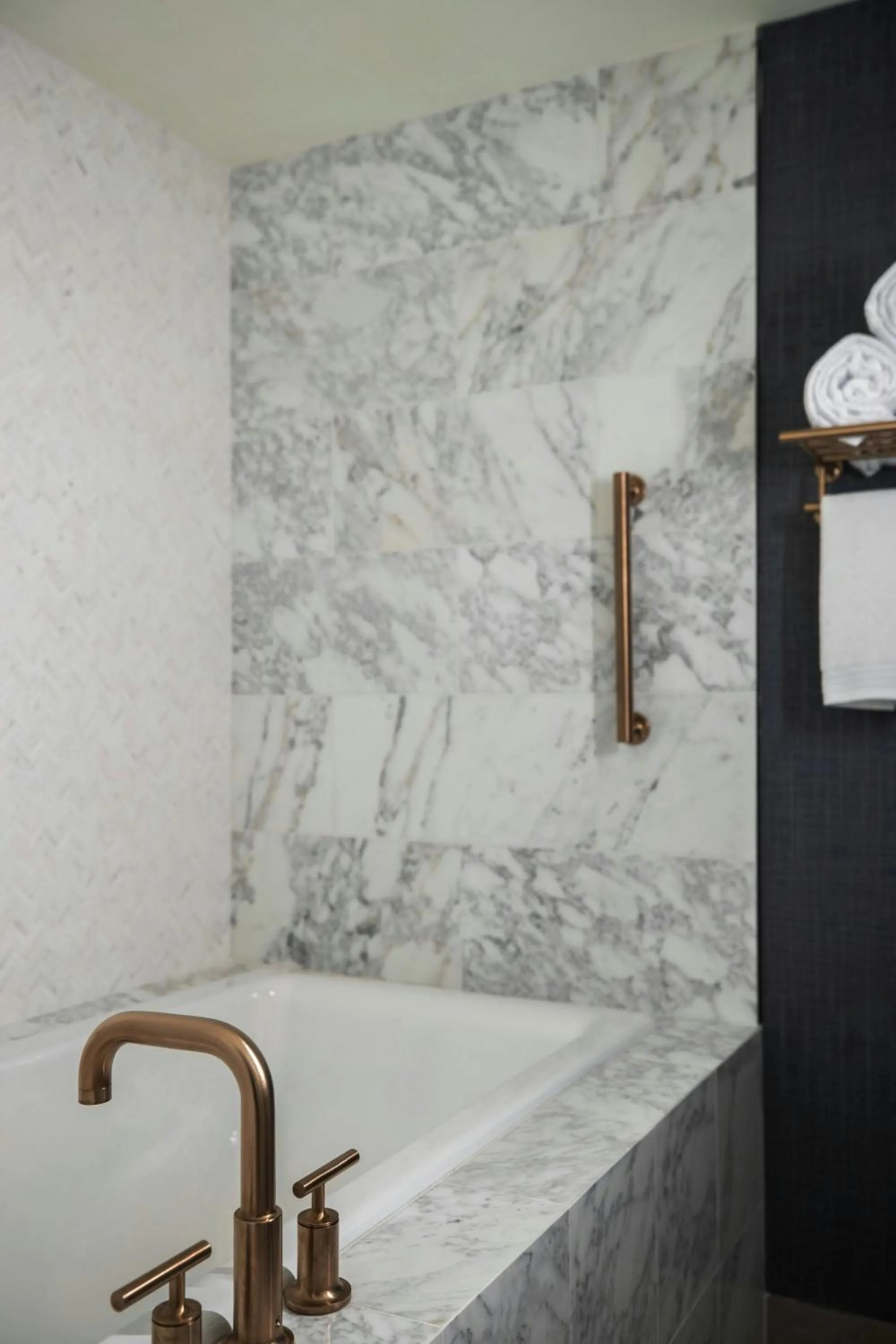 Bathroom in Renaissance Concourse Atlanta Airport Hotel