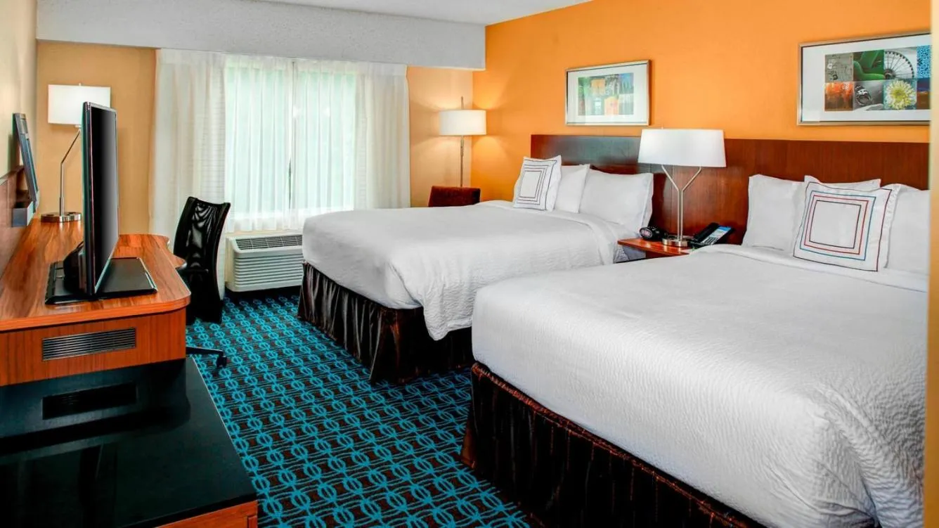 Bedroom, Bed in Fairfield Inn & Suites by Marriott Atlanta Perimeter Center