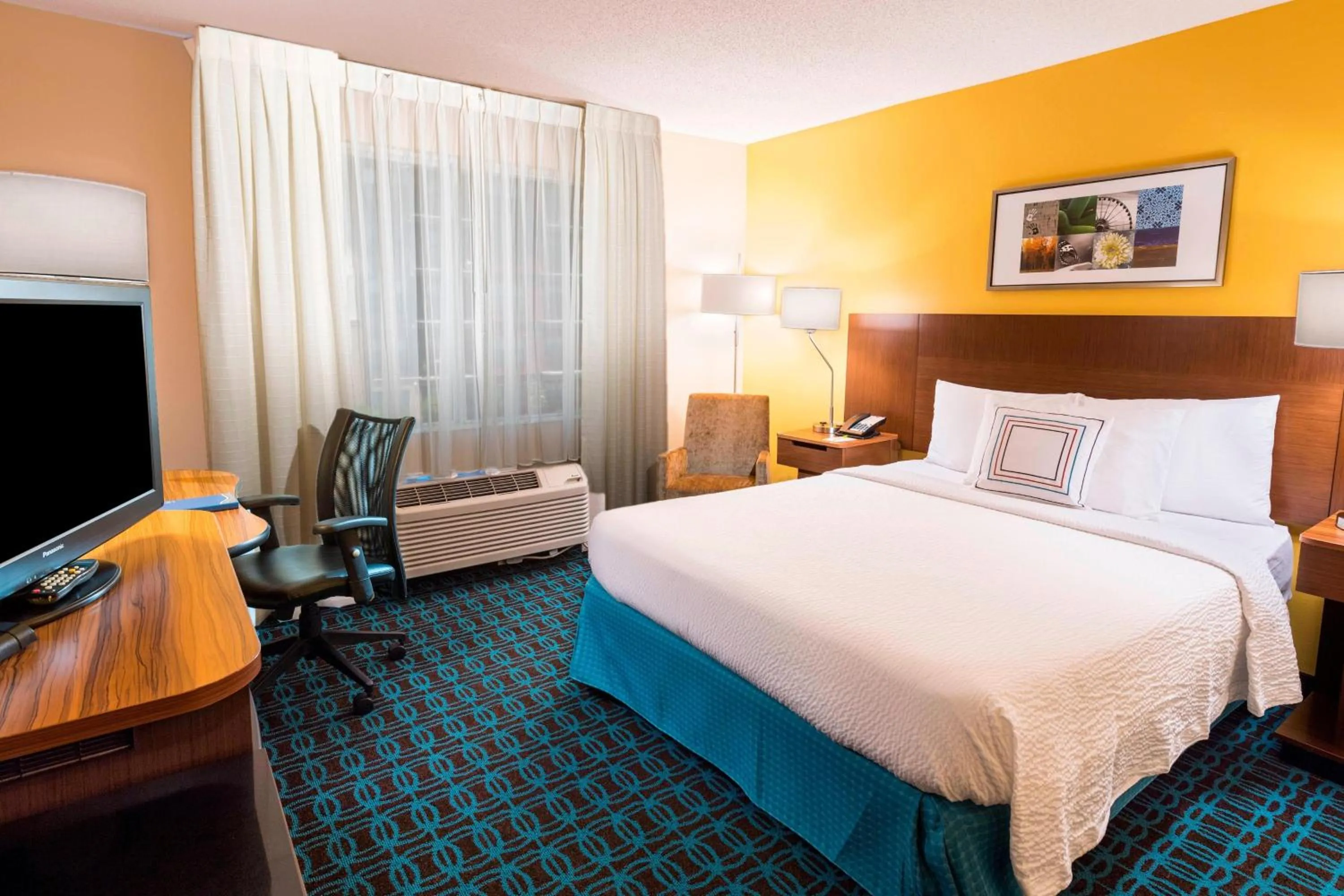 Photo of the whole room, Bed in Fairfield Inn & Suites by Marriott Atlanta Perimeter Center
