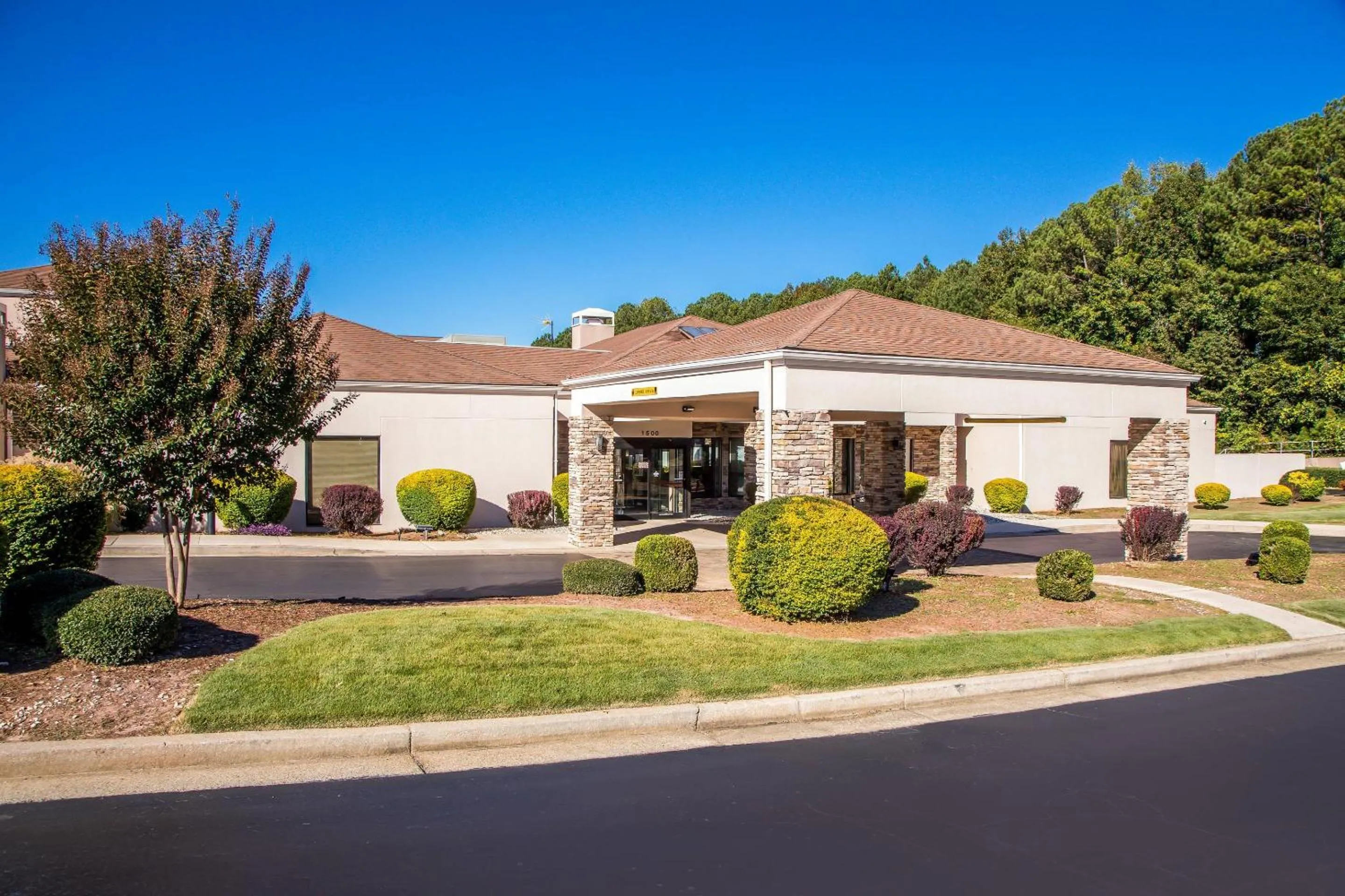 Property building in Comfort Inn Roswell-Dunwoody