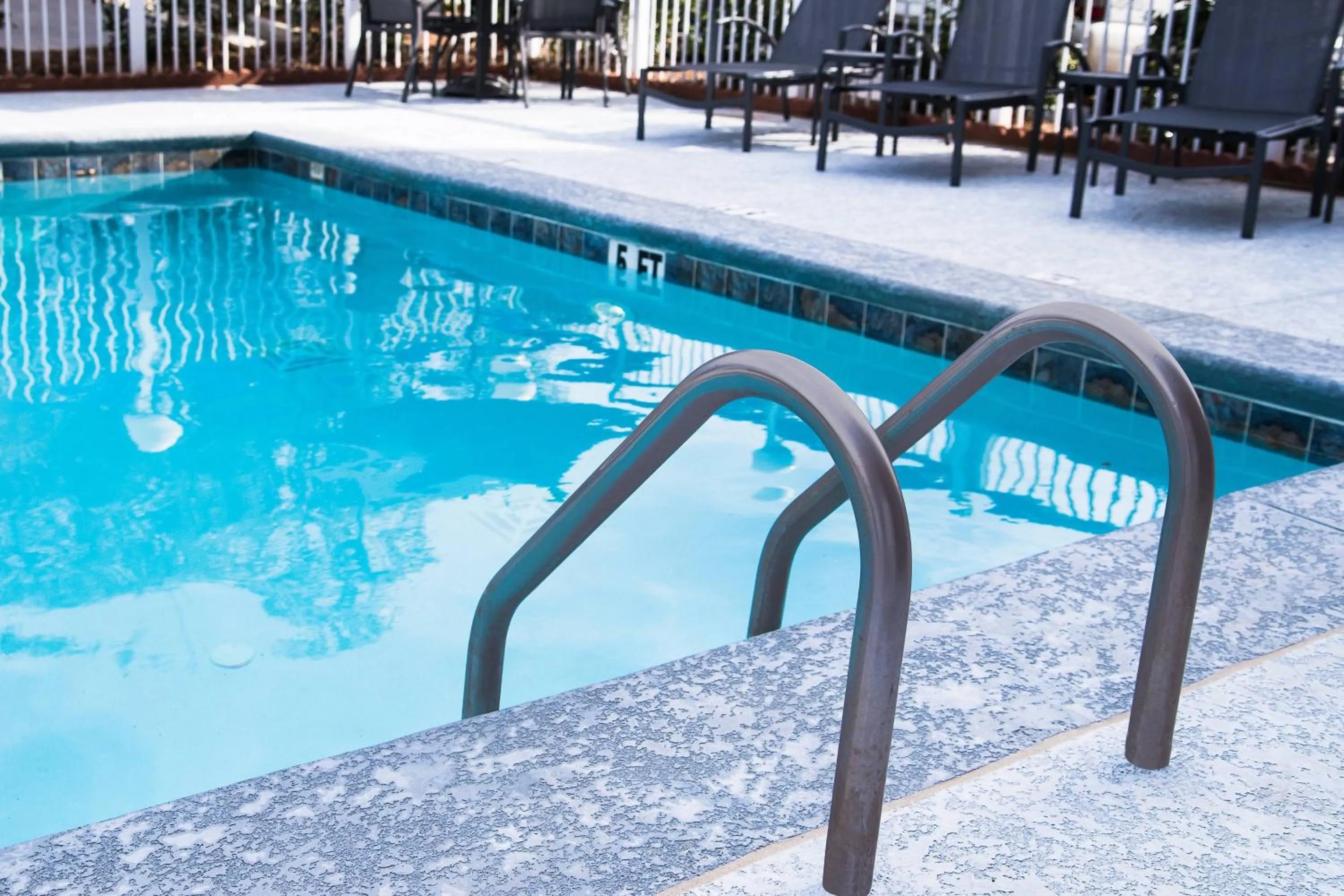 Swimming pool in Fairfield Inn & Suites Atlanta Airport North