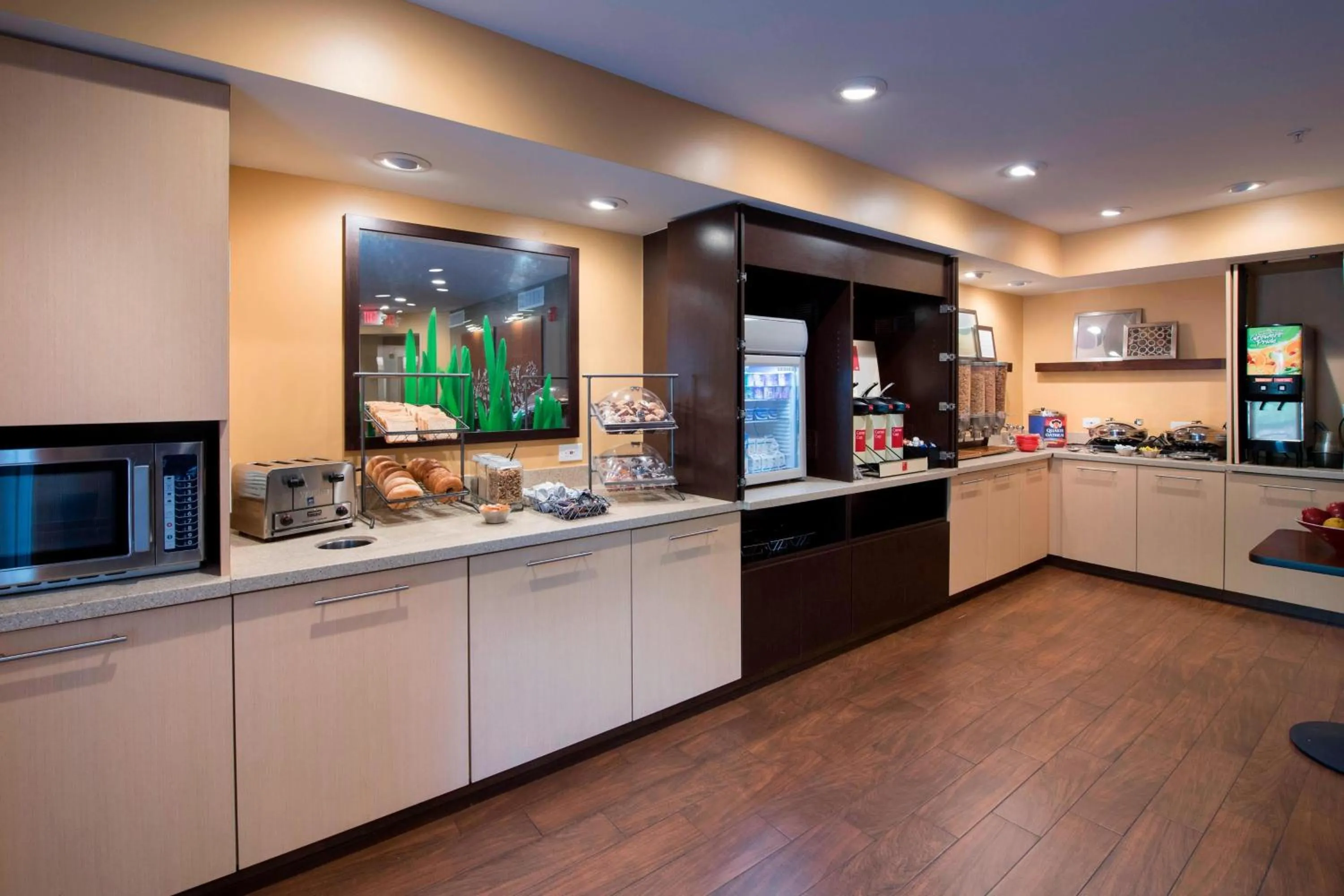 Breakfast in TownePlace Suites by Marriott Atlanta Alpharetta