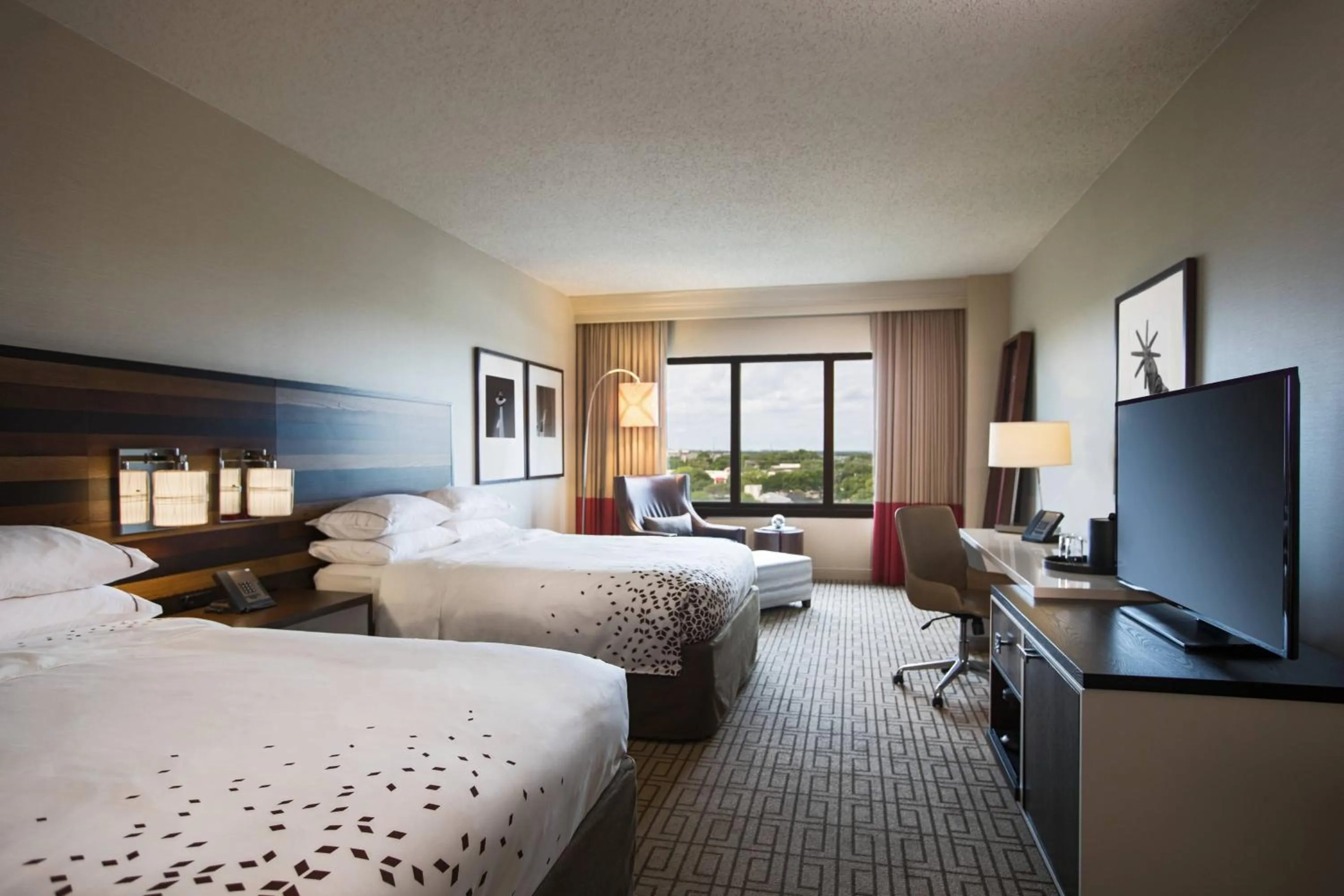 Photo of the whole room, Bed in Renaissance Austin Hotel