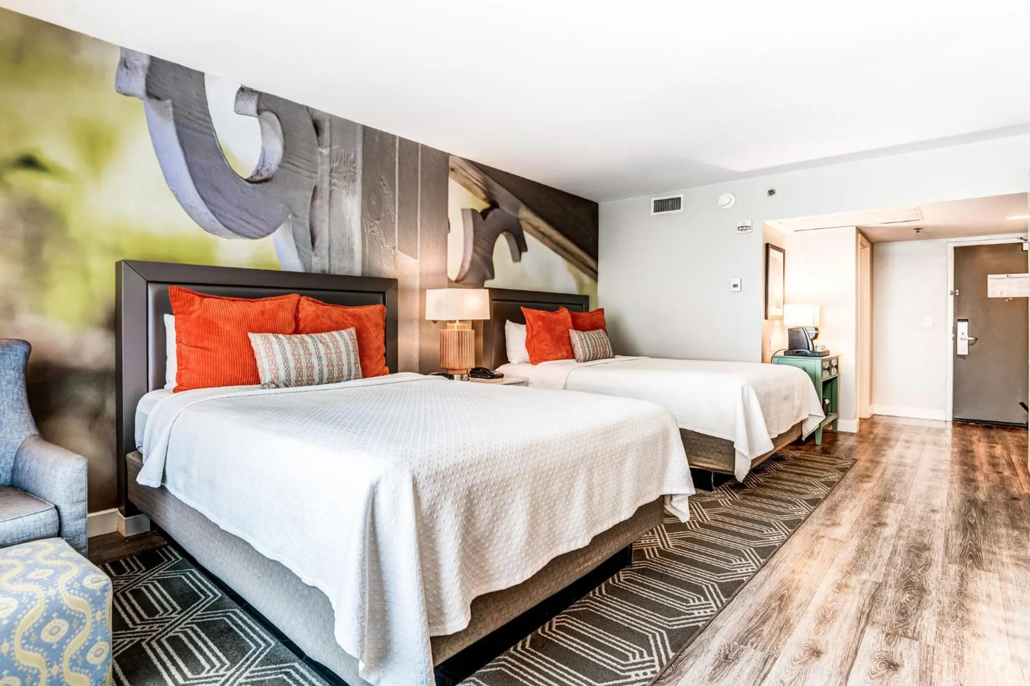 Photo of the whole room, Bed in Hotel Indigo Atlanta Vinings by IHG