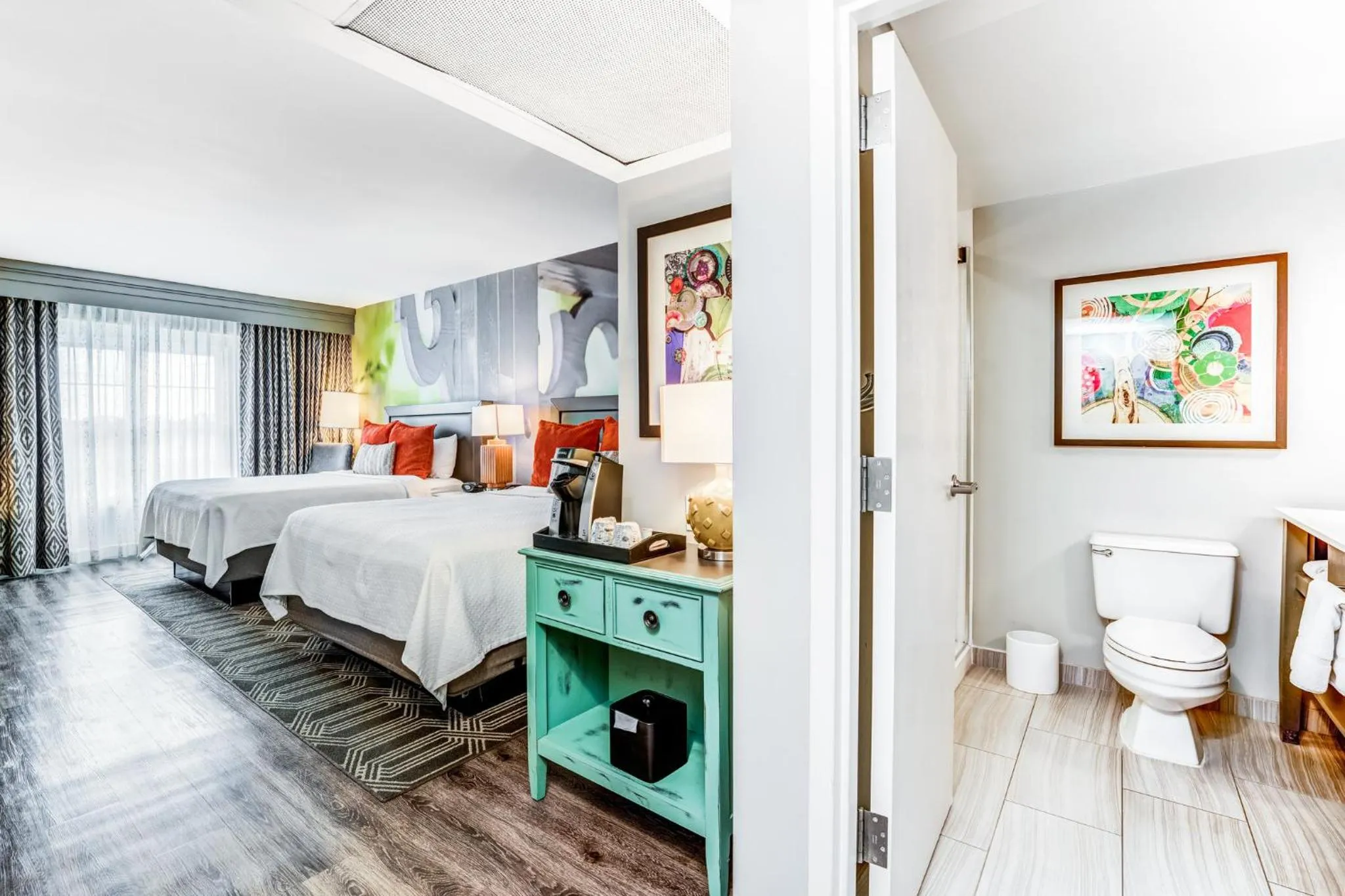 Photo of the whole room, Bed in Hotel Indigo Atlanta Vinings by IHG