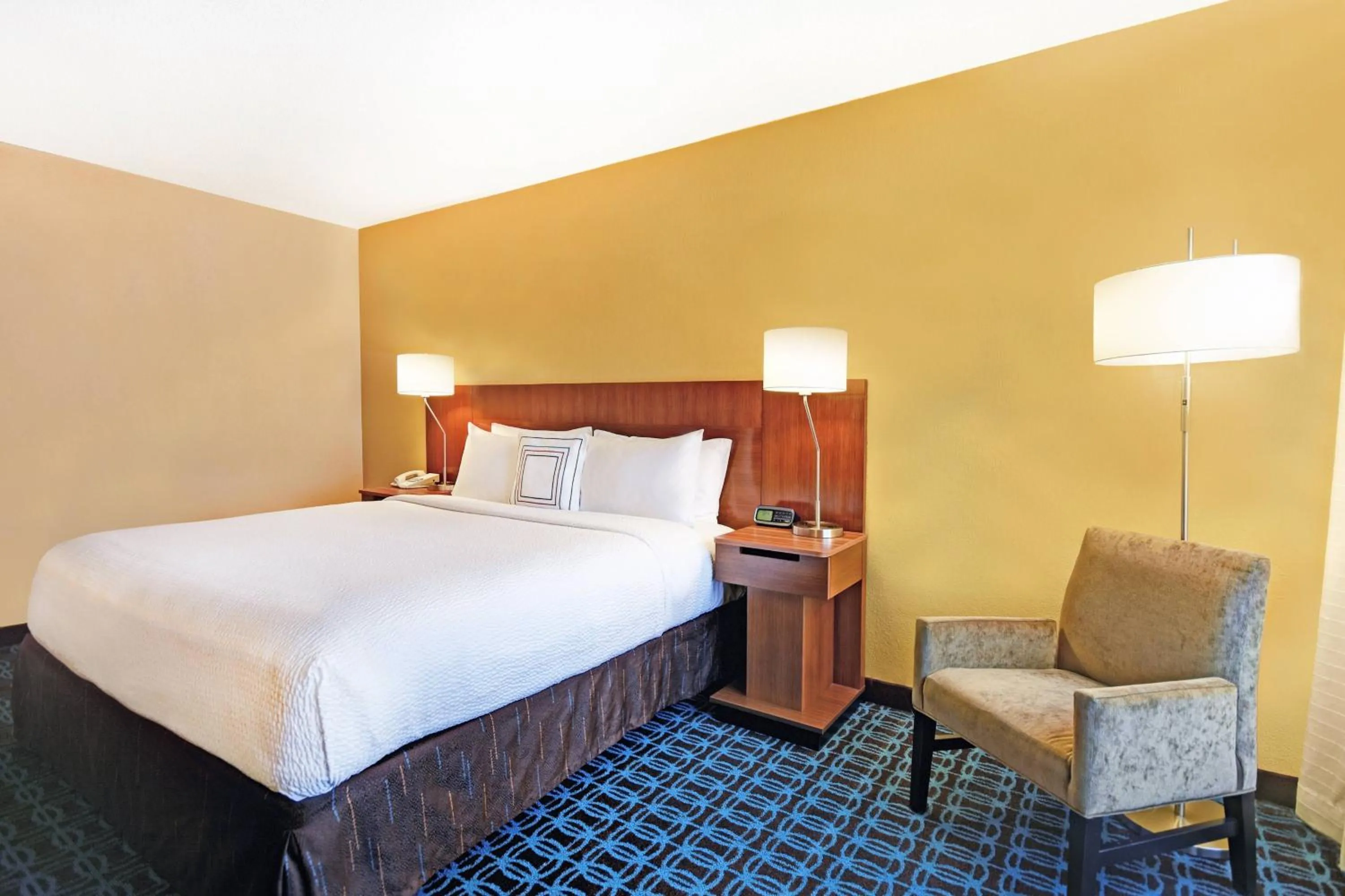 Photo of the whole room, Bed in Fairfield Inn & Suites by Marriott Atlanta Vinings/Galleria