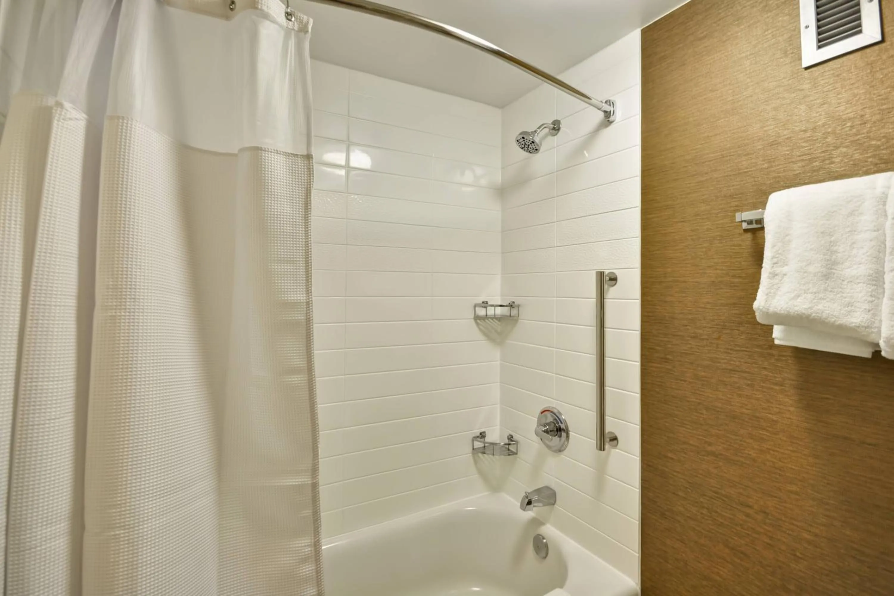 Bathroom in Fairfield Inn & Suites by Marriott Atlanta Vinings/Galleria
