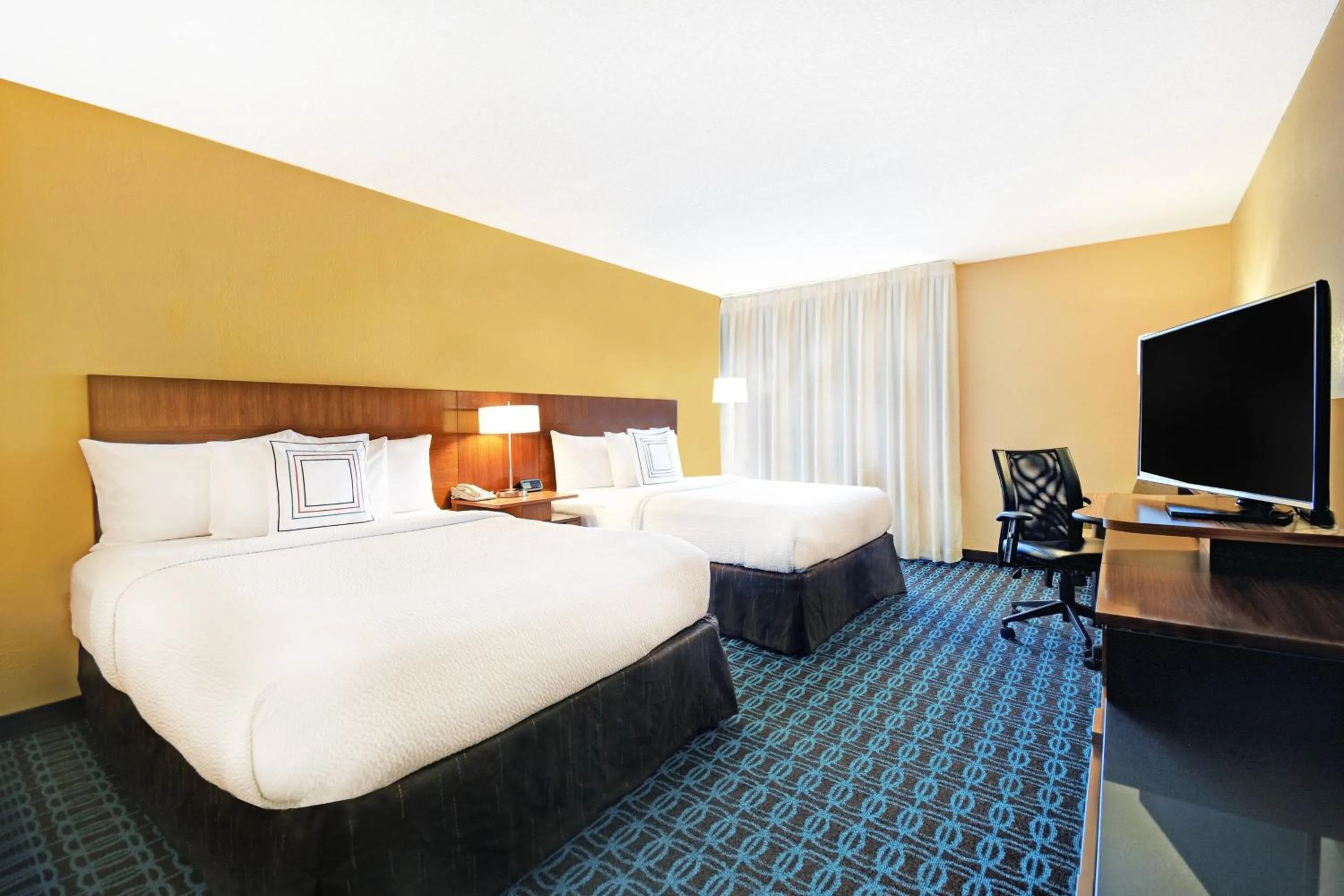 Photo of the whole room, Bed in Fairfield Inn & Suites by Marriott Atlanta Vinings/Galleria