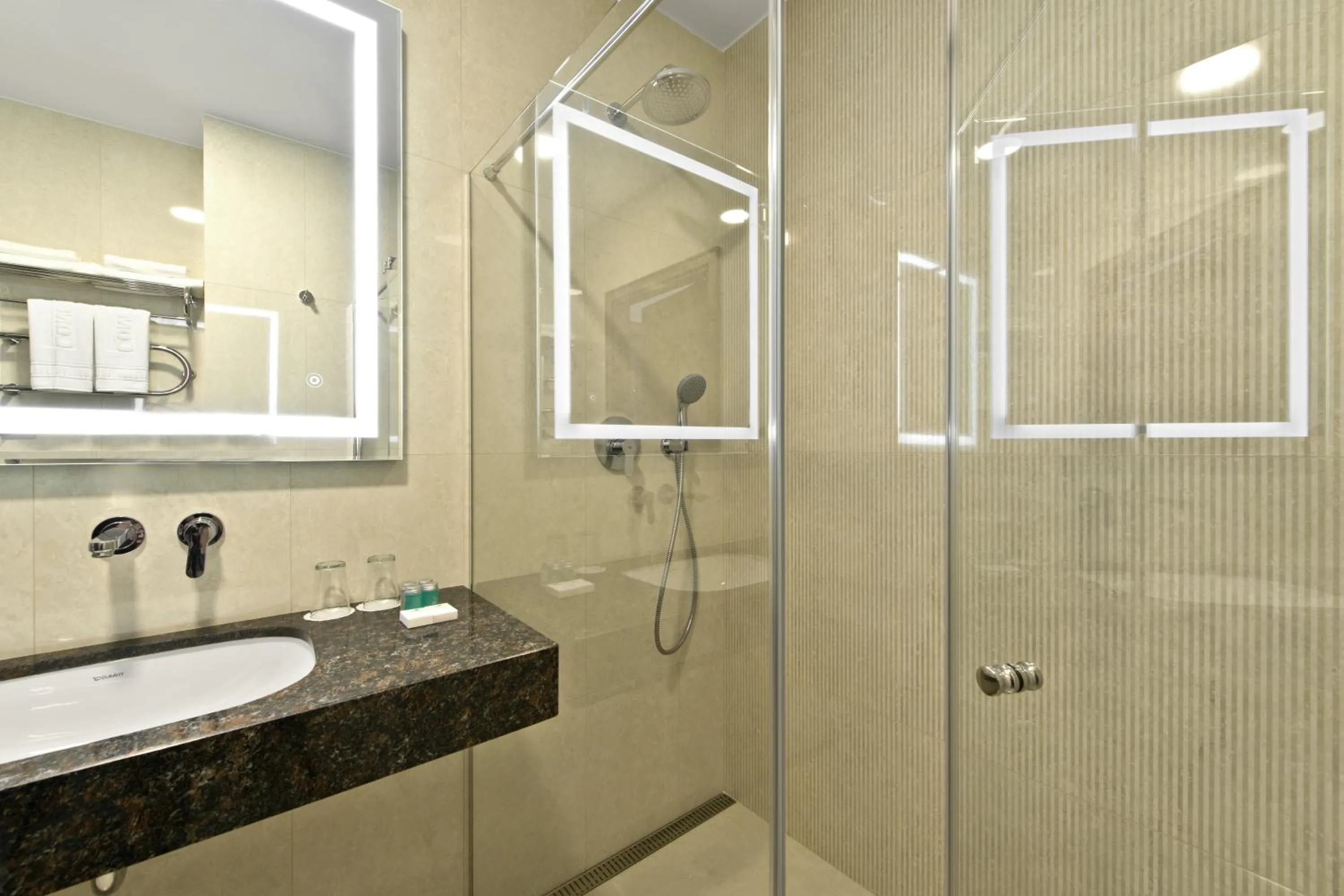 Shower in Congress Avenue Hotel