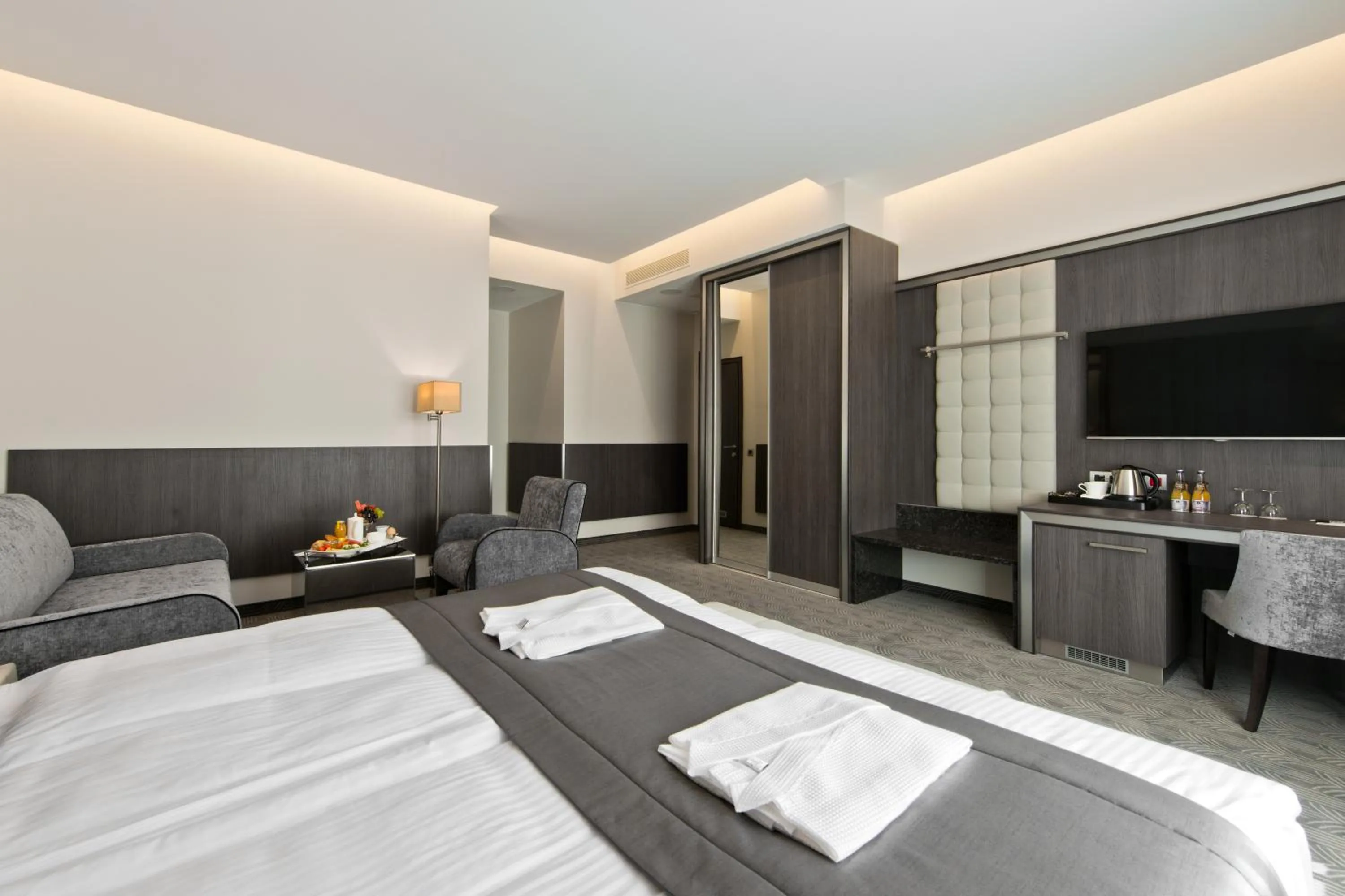 Bed in Congress Avenue Hotel